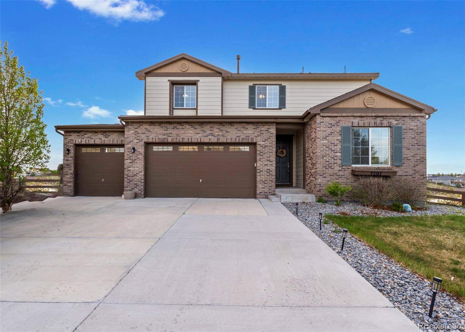 7207 s scottsburg way, aurora sold home. Closed on 2025-06-09 for $730,000.