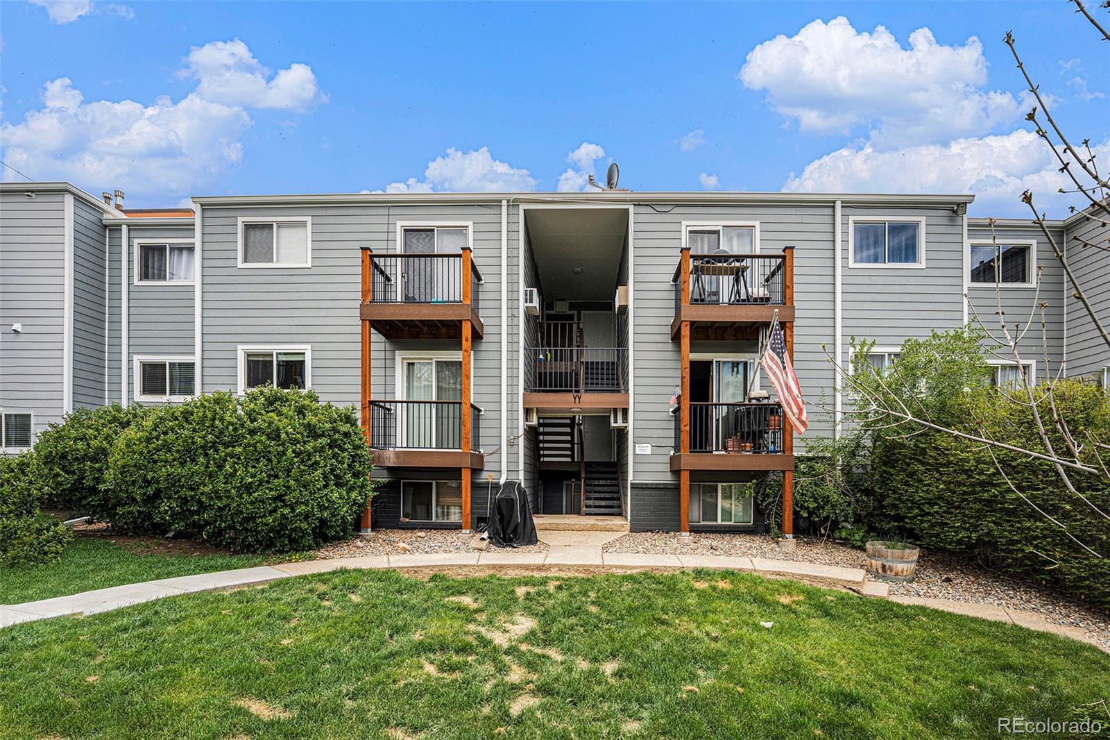 Golden Pines Golden Condo / Townhome | MLS #: 464980816359 W 10th Avenue YY3, Golden Beds: 2 Baths: 1 Price: $250,000