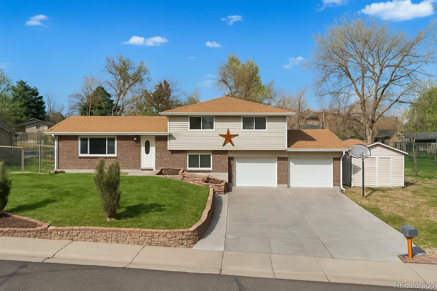 Southern Gables Lakewood Home | MLS #: 49527632009 S Zephyr Court, Lakewood Beds: 4 Baths: 3 Price: $620,000