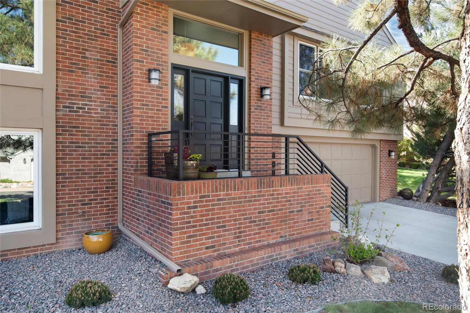 8004 S Oneida Court, centennial MLS: 5332762 Beds: 4 Baths: 3 Price: $1,389,900