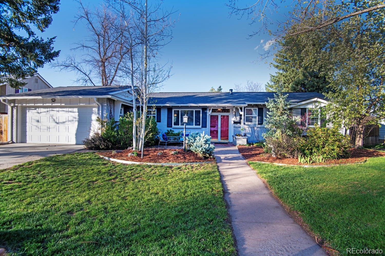 2261 W Briarwood Avenue, littleton MLS: 8608304 Beds: 4 Baths: 3 Price: $795,000