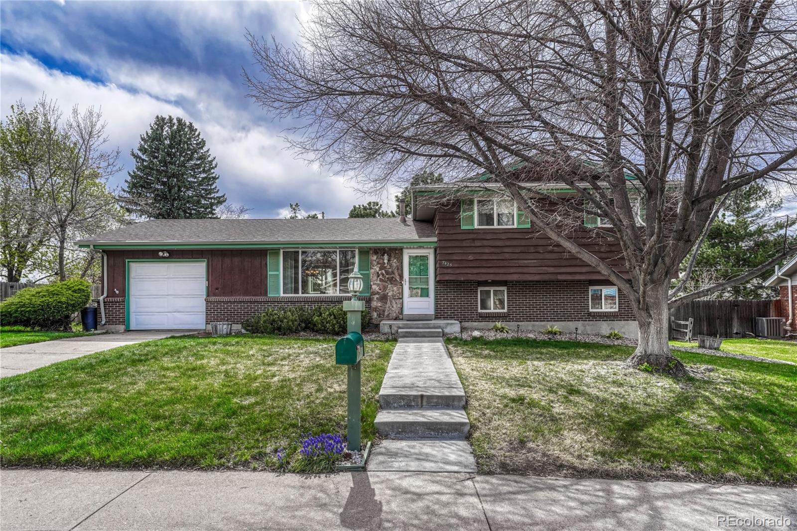 7425 S Dexter Street, centennial MLS: 9998327 Beds: 4 Baths: 3 Price: $535,000