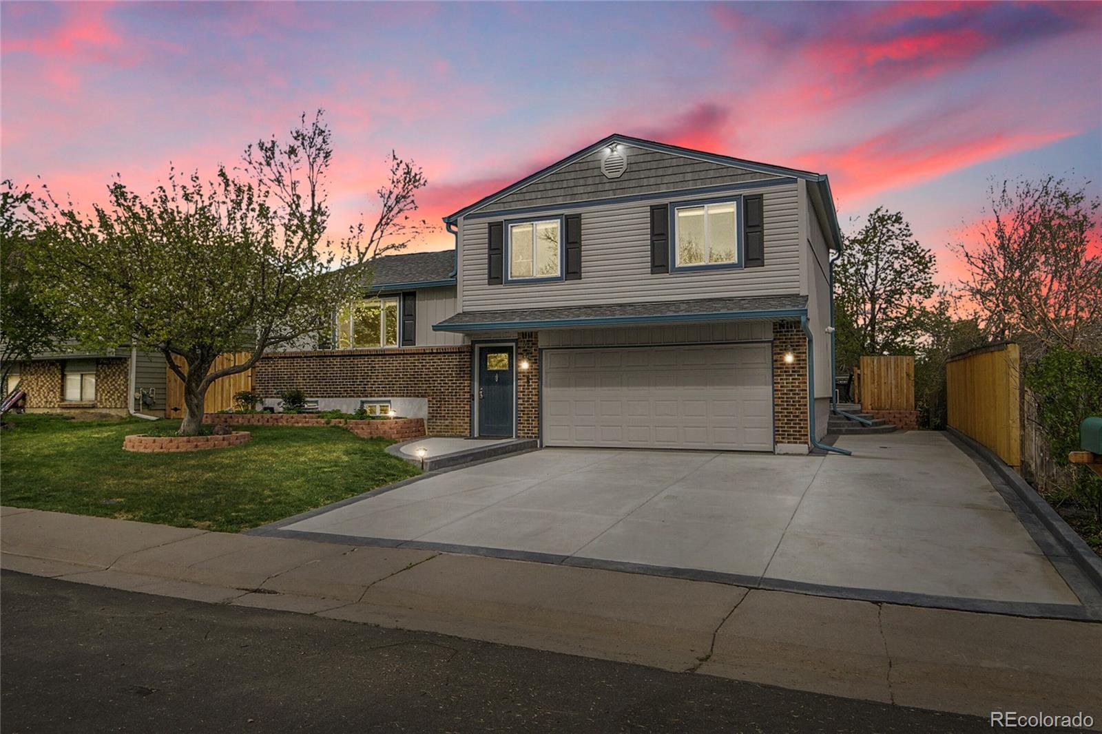4924 S Flower Way, littleton MLS: 3052544 Beds: 4 Baths: 2 Price: $639,000