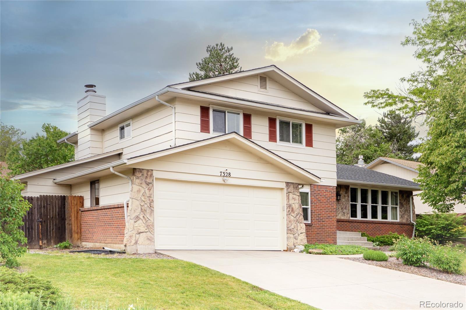 7328 S Kit Carson Street, centennial MLS: 4328990 Beds: 3 Baths: 4 Price: $685,000