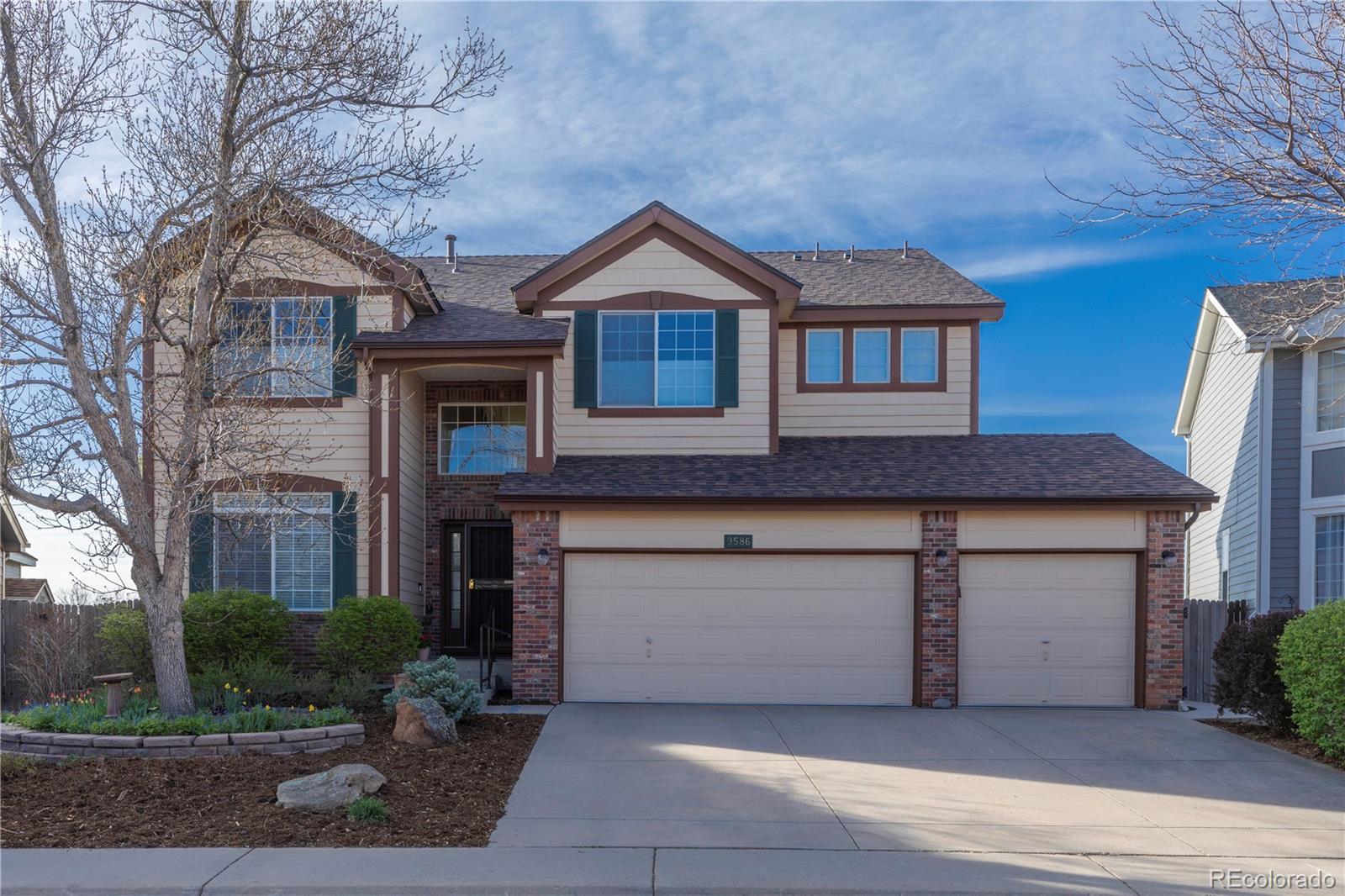9586 W Victoria Drive, littleton MLS: 7874517 Beds: 5 Baths: 4 Price: $999,000