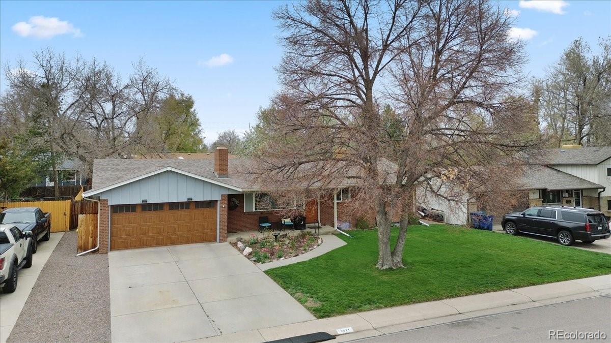 1359 S Brentwood Way, lakewood MLS: 7844017 Beds: 3 Baths: 3 Price: $650,000