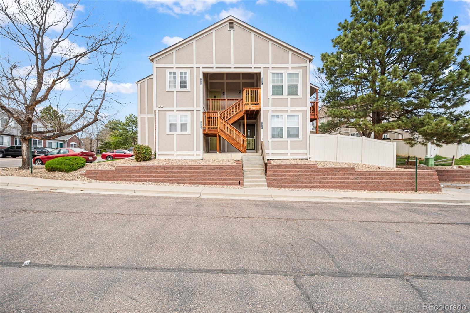 Dakota Station Littleton Condo / Townhome | MLS #: 32046119677 W Chatfield Avenue E, Littleton Beds: 1 Baths: 1 Price: $199,000