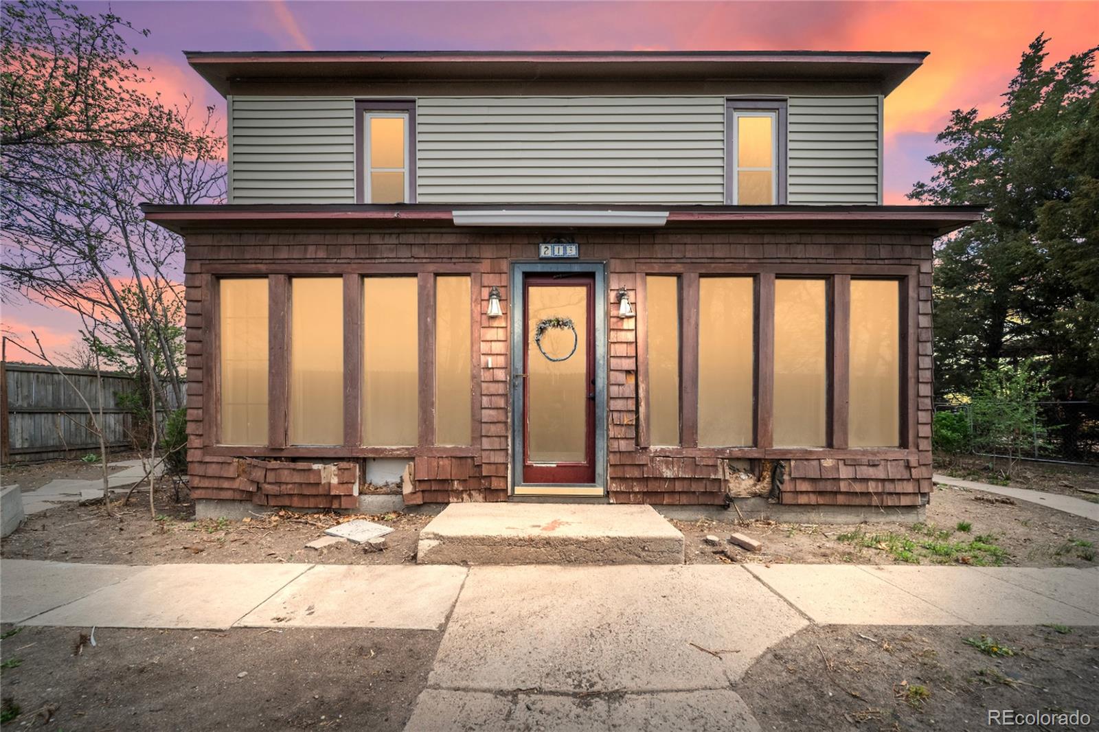 213 w 3rd avenue, Iliff sold home. Closed on 2025-06-24 for $215,000.