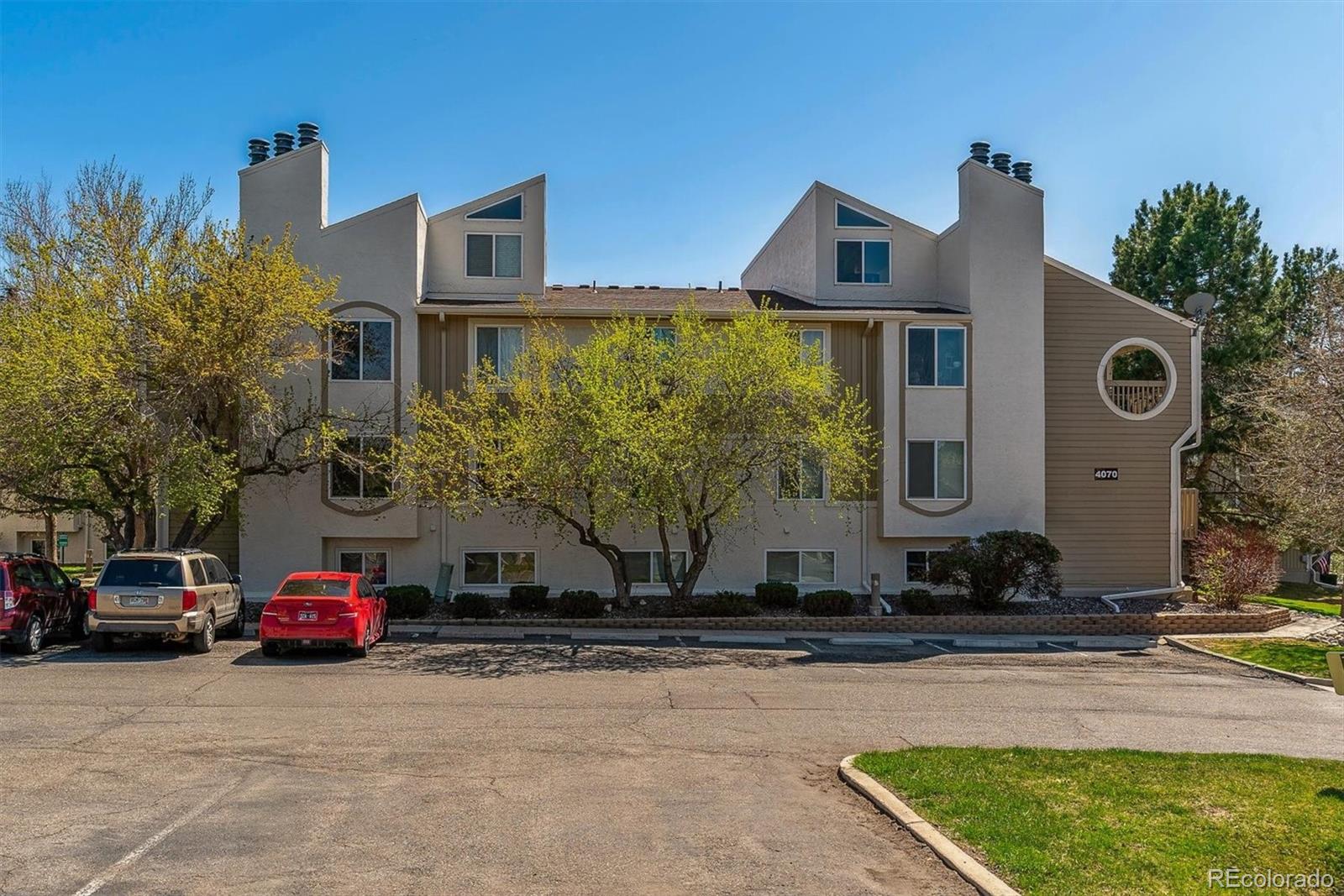Pier Point Aurora Condo / Townhome | MLS #: 96007294070 S Atchison Way 203, Aurora Beds: 1 Baths: 1 Price: $219,500