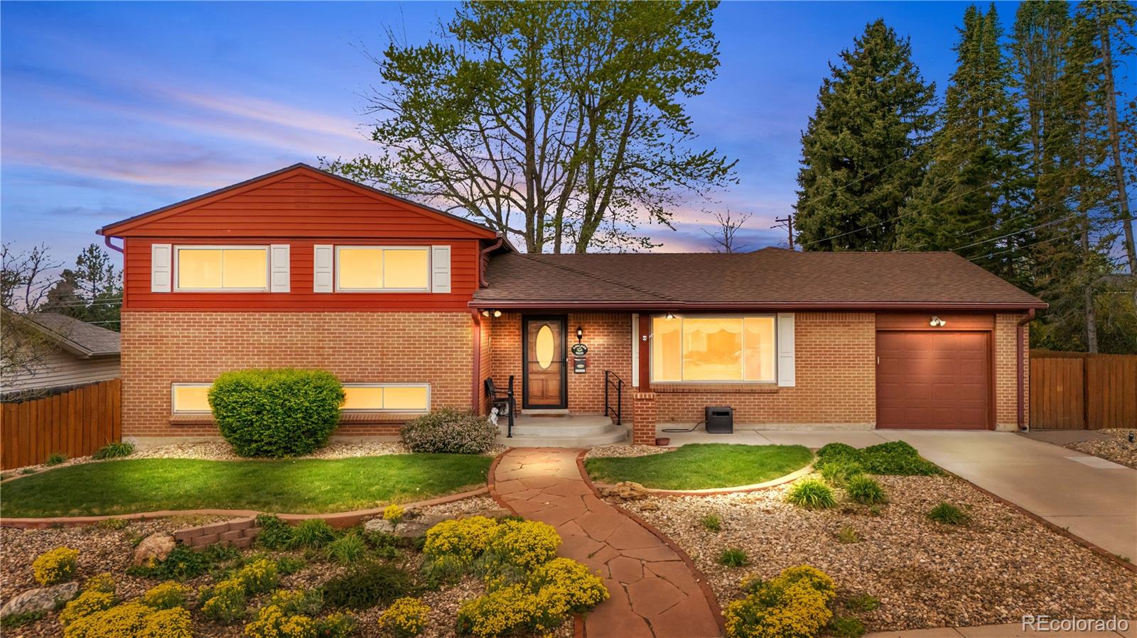 Walnut Hills Centennial Home | MLS #: 49311666919 S Valentia Street, Centennial Beds: 4 Baths: 4 Price: $630,000