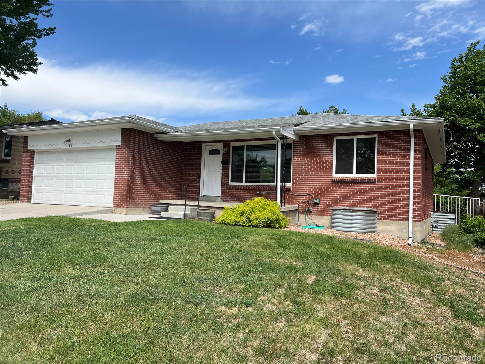 1152 S Eaton Street, lakewood MLS: 3310670 Beds: 4 Baths: 3 Price: $589,900