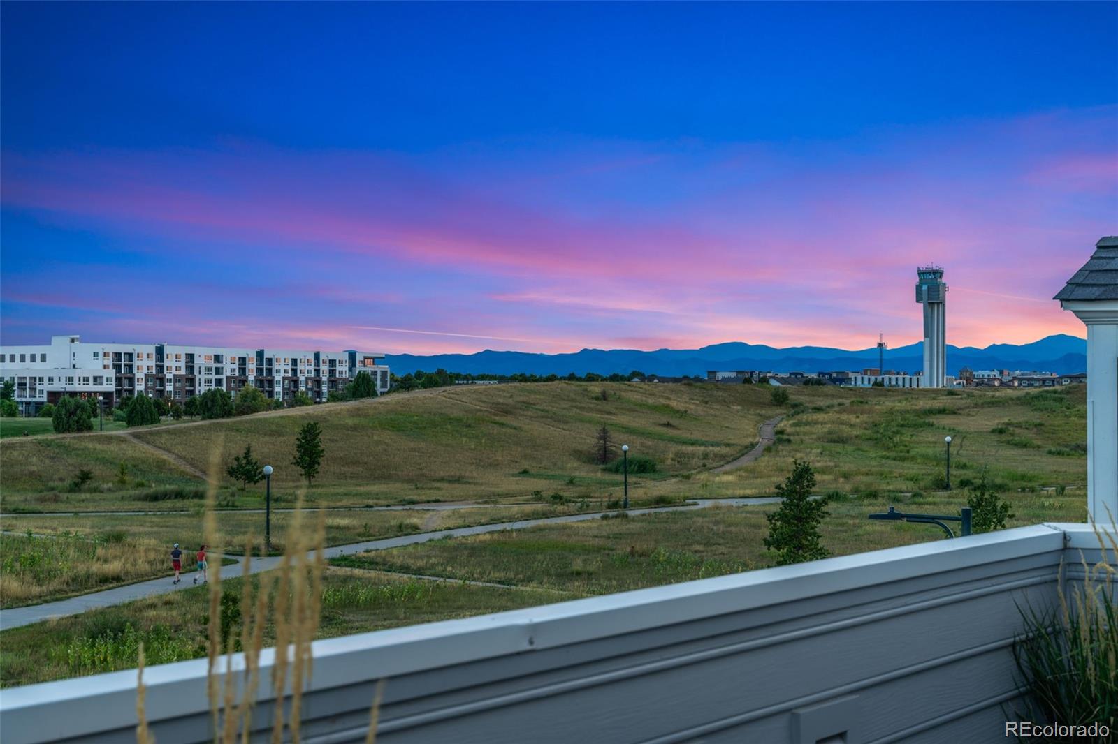 Central Park Denver Condo / Townhome | MLS #: 90418778851 E 33rd Avenue , Denver Beds: 4 Baths: 5 Price: $879,000