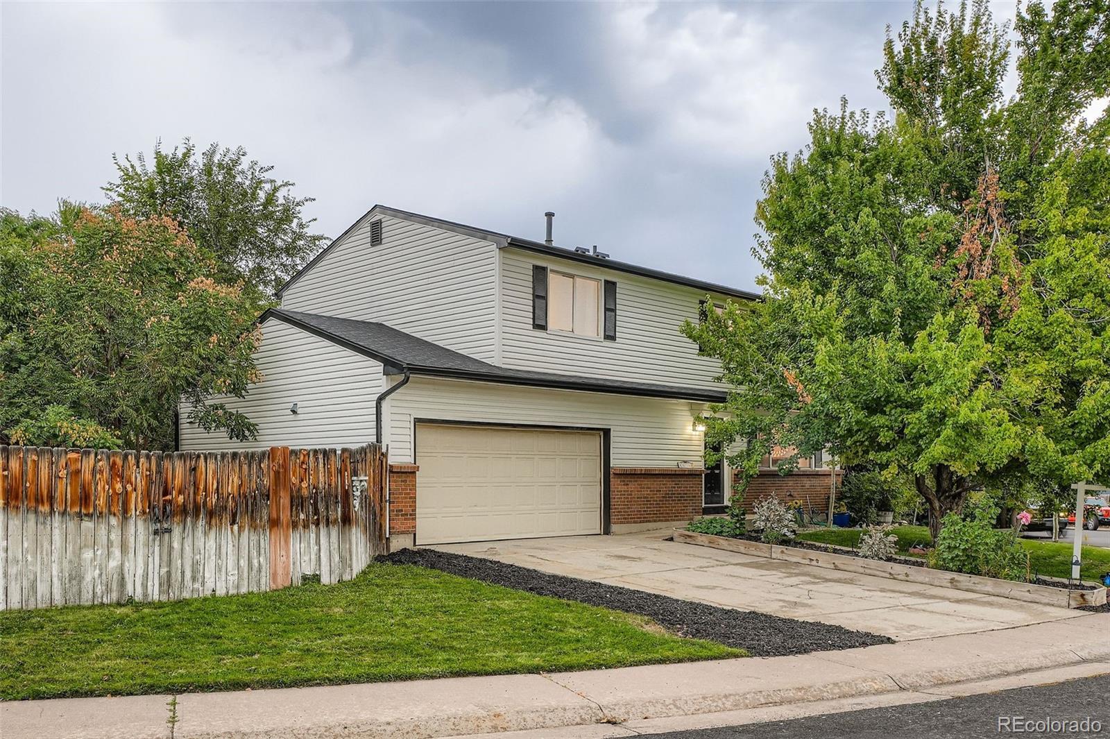 Glenbrook Littleton Home | MLS #: 80648324934 S Flower Way, Littleton Beds: 3 Baths: 4 Price: $610,000