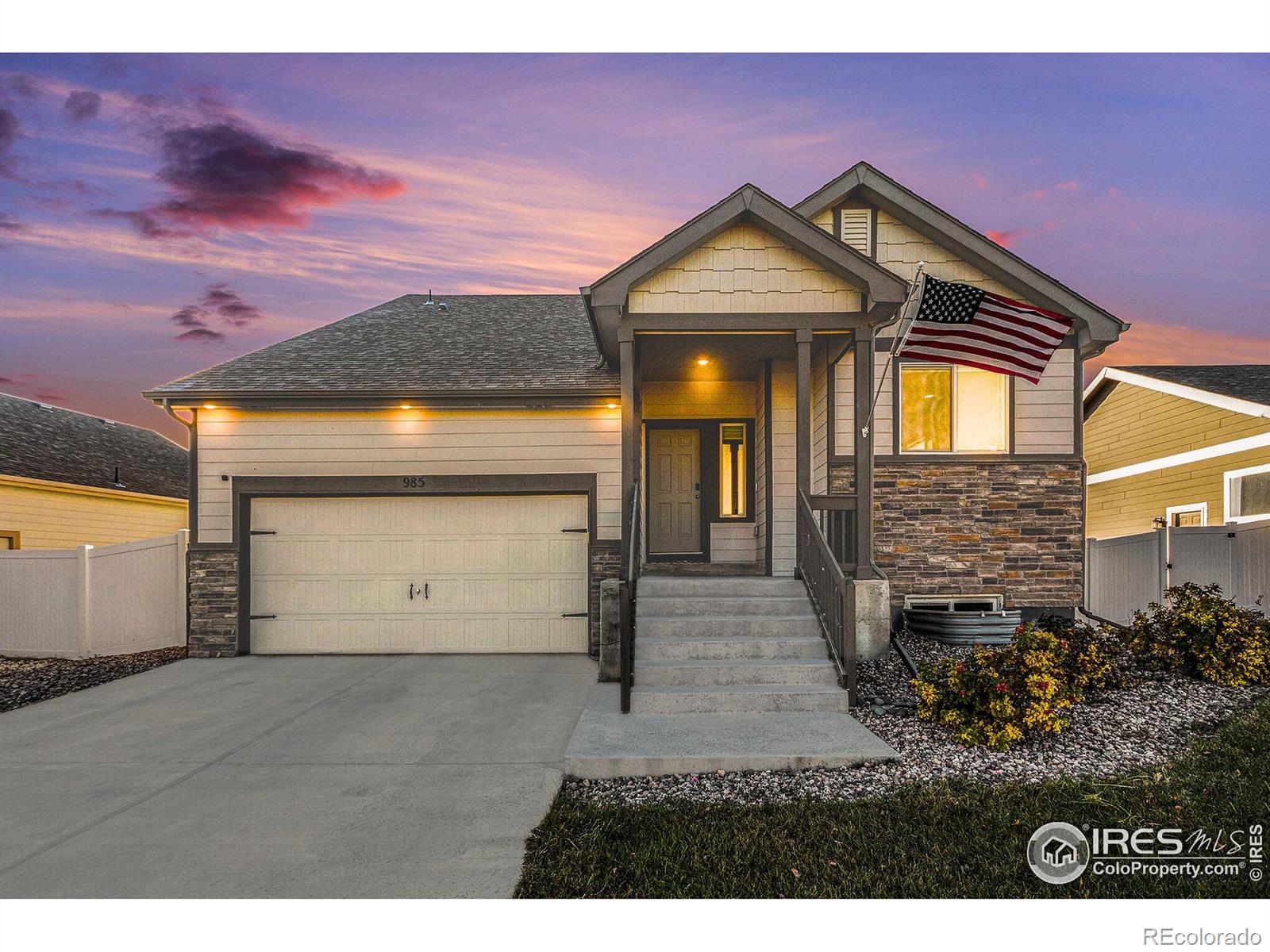 985  Axis Drive, severance MLS: 4567891032987 Beds: 3 Baths: 3 Price: $449,900