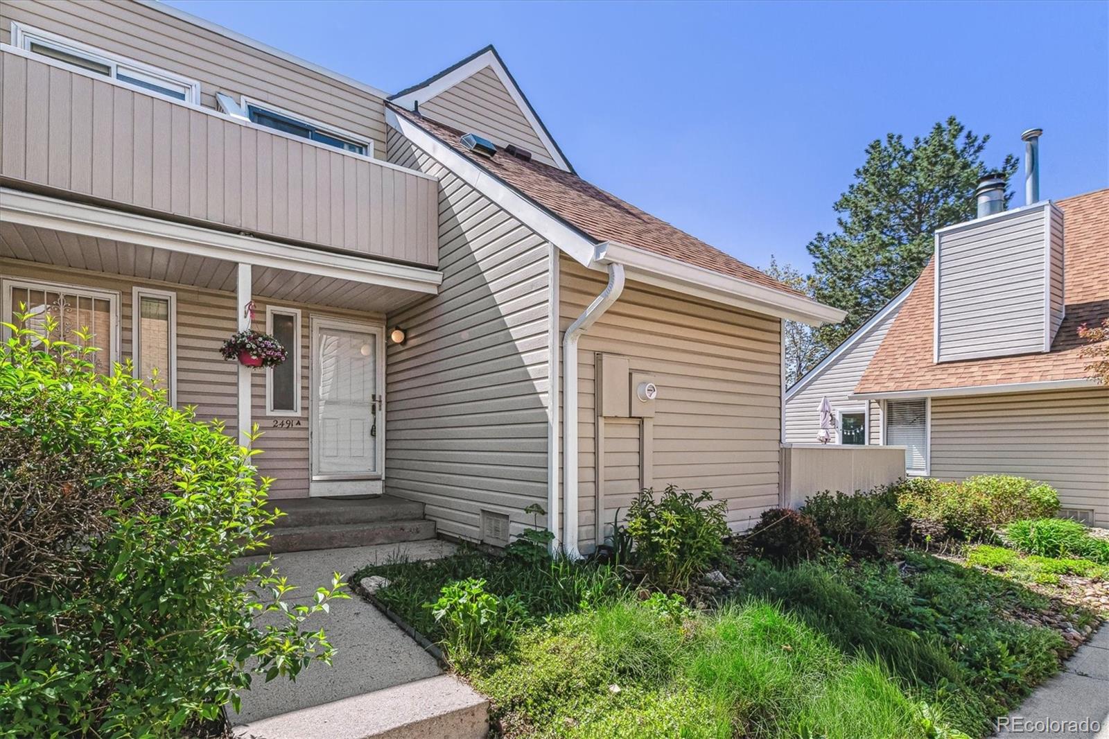 2491 S Xanadu Way, aurora MLS: 9308996 Beds: 2 Baths: 2 Price: $289,000