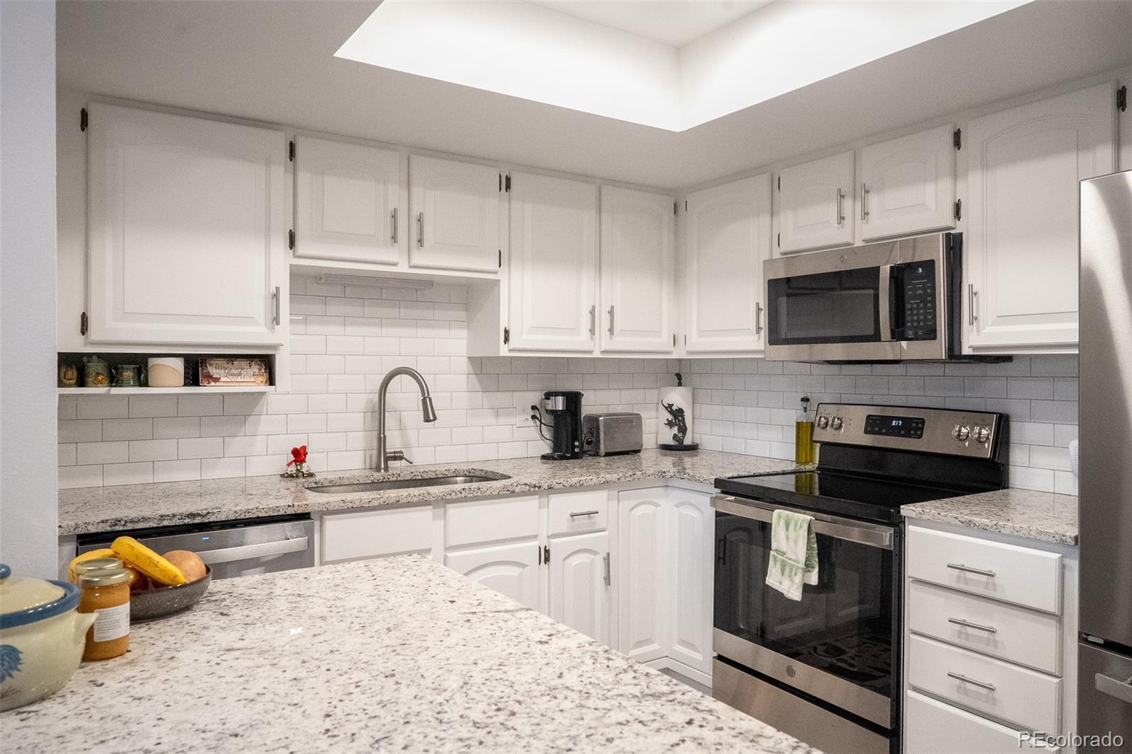 Heather Gardens Aurora Condo / Townhome | MLS #: 505292014091 E Marina Drive 612, Aurora Beds: 2 Baths: 2 Price: $339,000