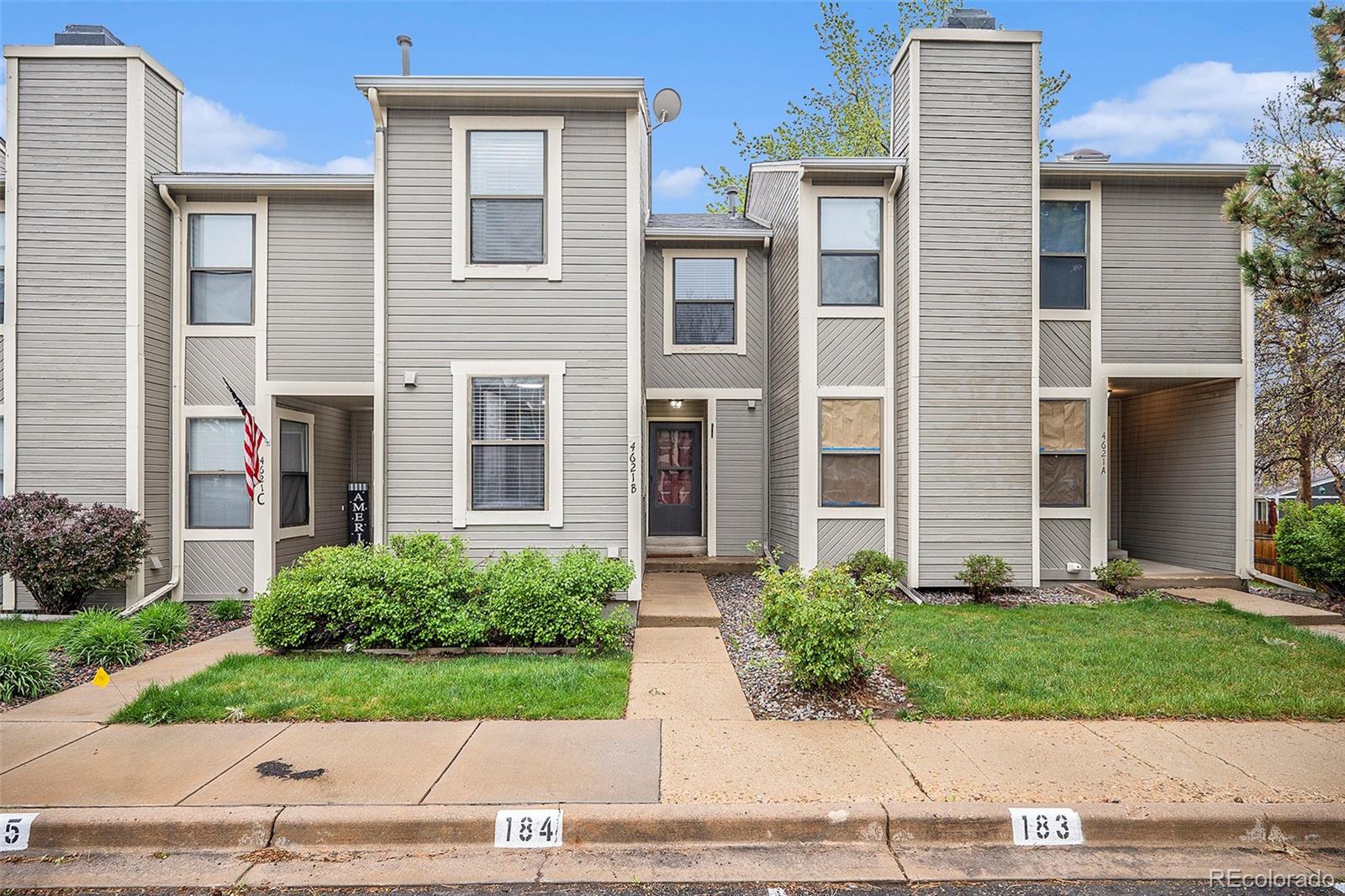 Woodgate Aurora Home | MLS #: 31550594621 S Fraser Circle, Aurora Beds: 2 Baths: 3 Price: $299,900