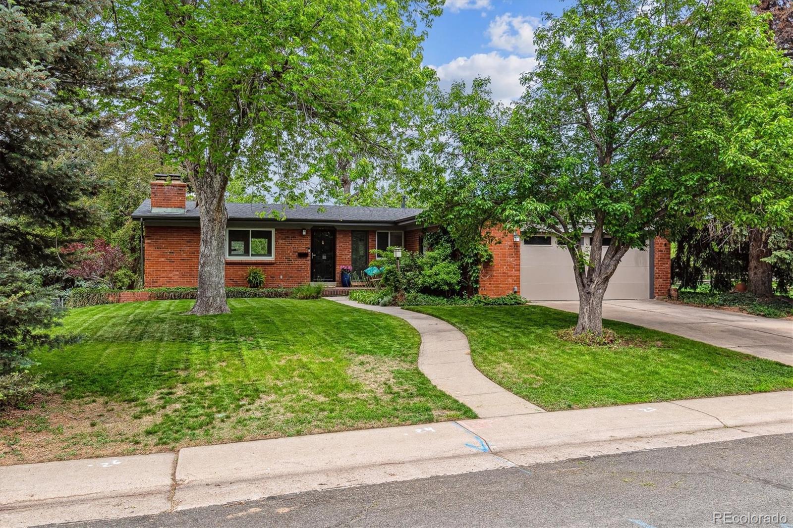 2041 w briarwood avenue, Littleton sold home. Closed on 2025-06-17 for $905,000.