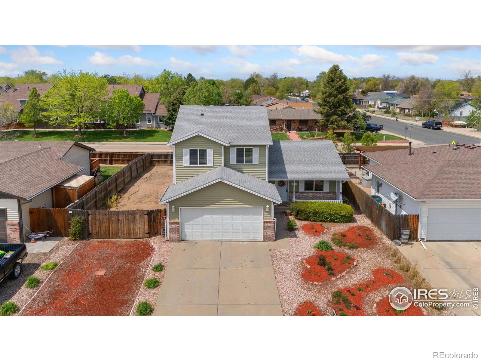 706  Lilac Drive, windsor MLS: 4567891033177 Beds: 3 Baths: 3 Price: $469,900