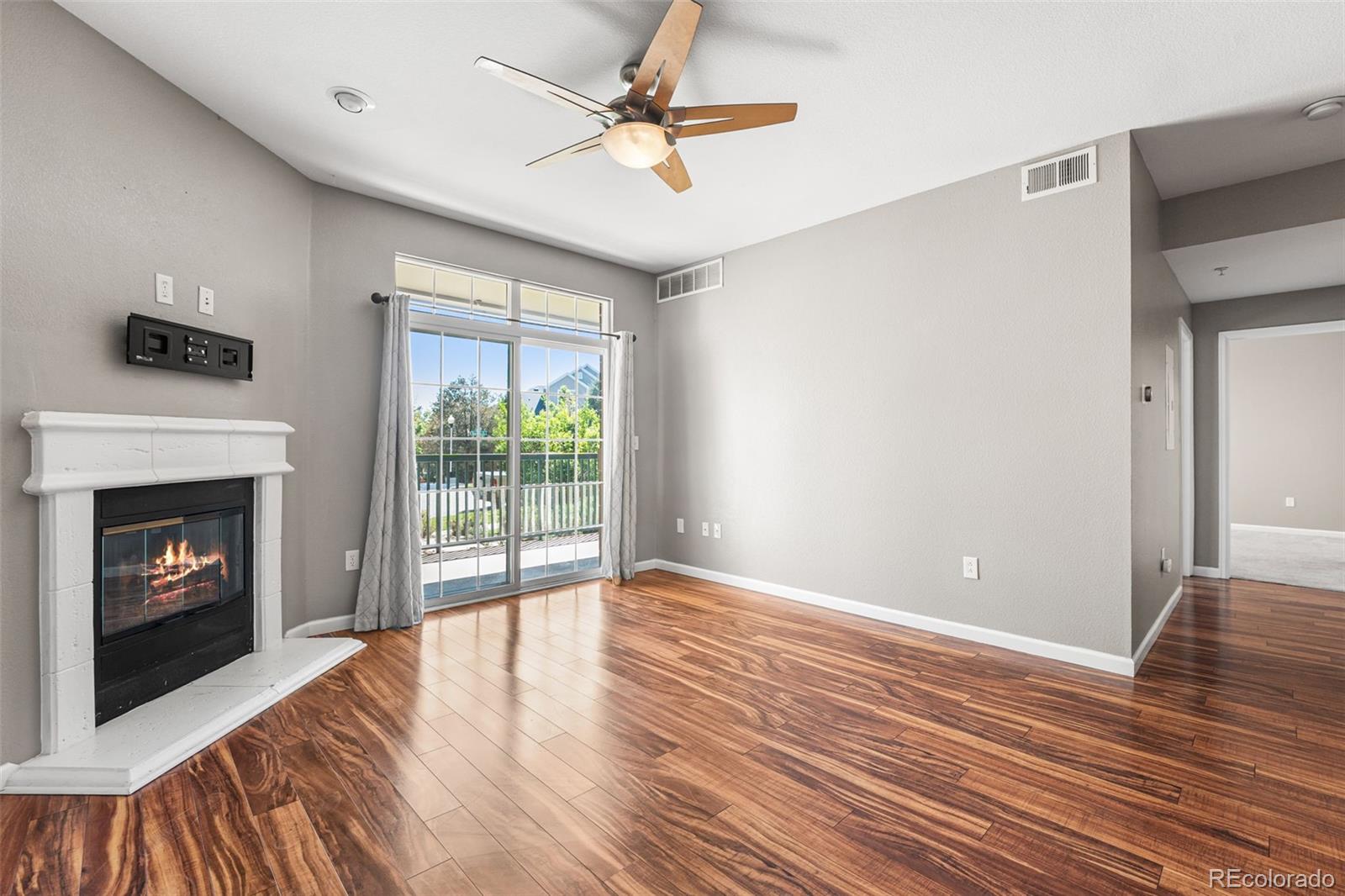3865 s dayton street, Aurora sold home. Closed on 2025-09-30 for $315,000.