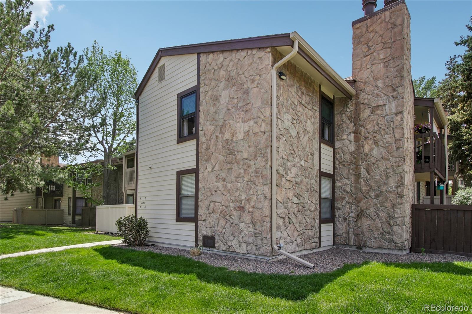  Arvada Condo / Townhome | MLS #: 61555037780 W 87th Drive E, Arvada Beds: 2 Baths: 2 Price: $280,000