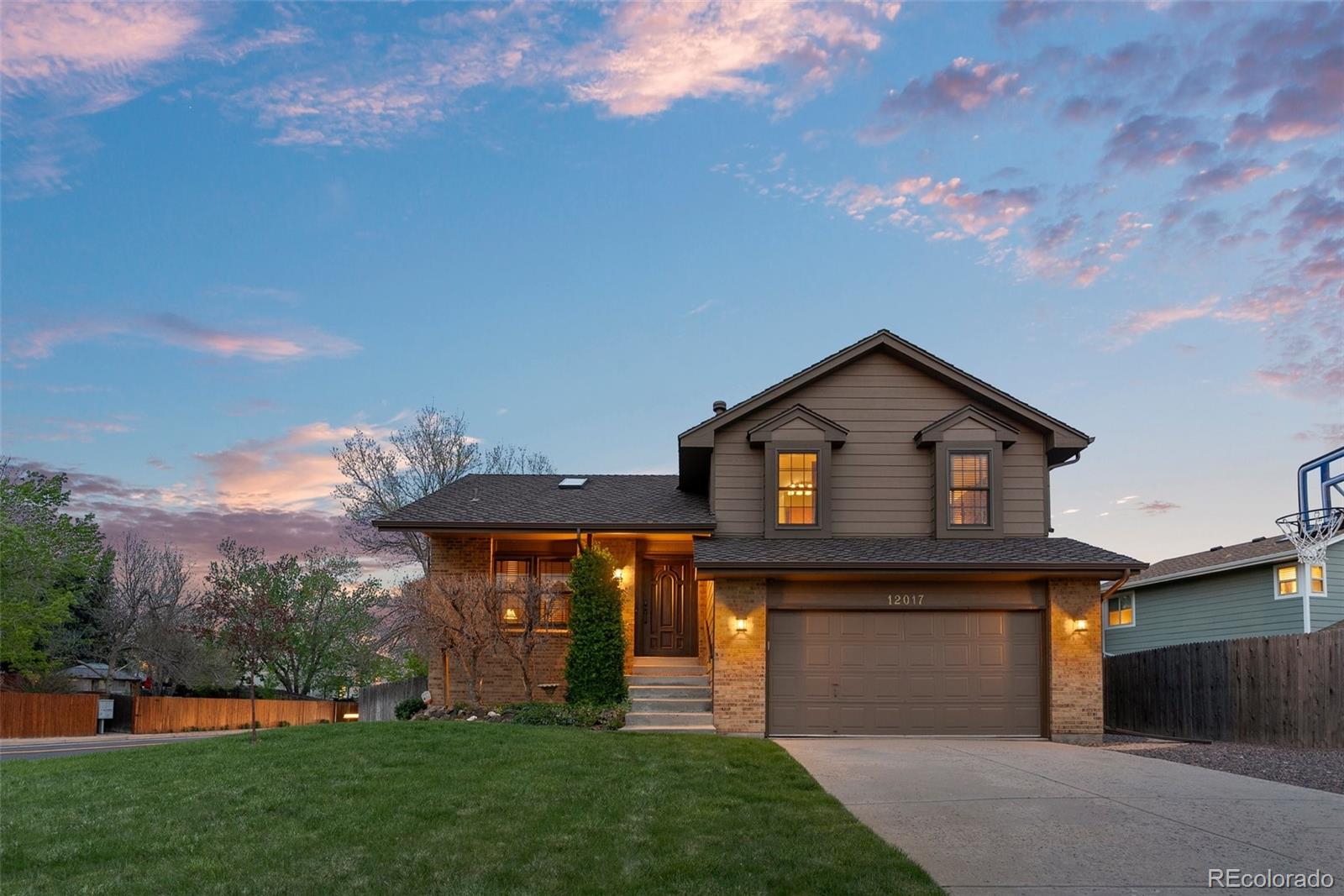 12017 W Cross Drive, littleton MLS: 9477667 Beds: 3 Baths: 3 Price: $592,000