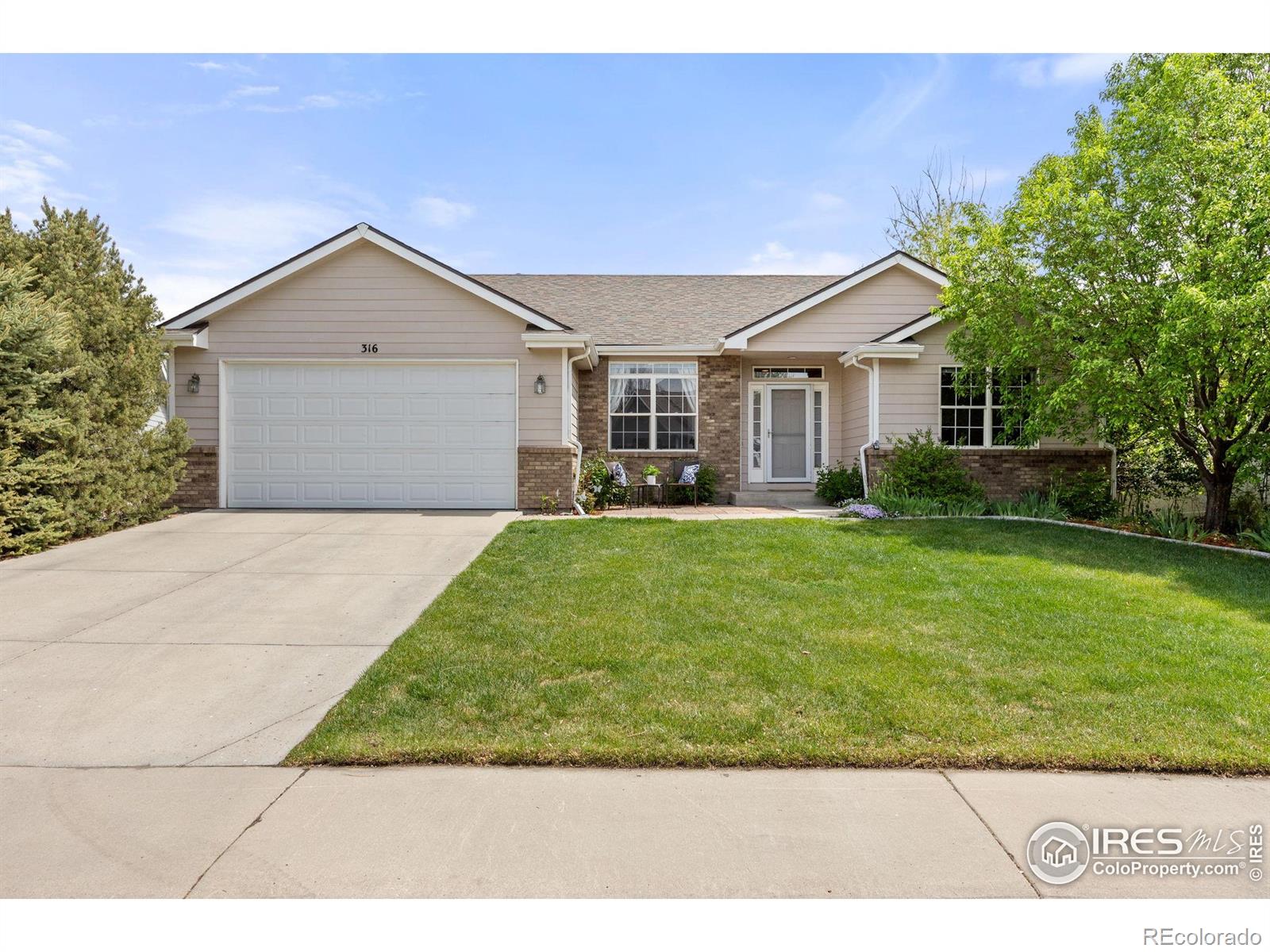 316  Whitney Bay , windsor MLS: 4567891033336 Beds: 3 Baths: 3 Price: $552,900