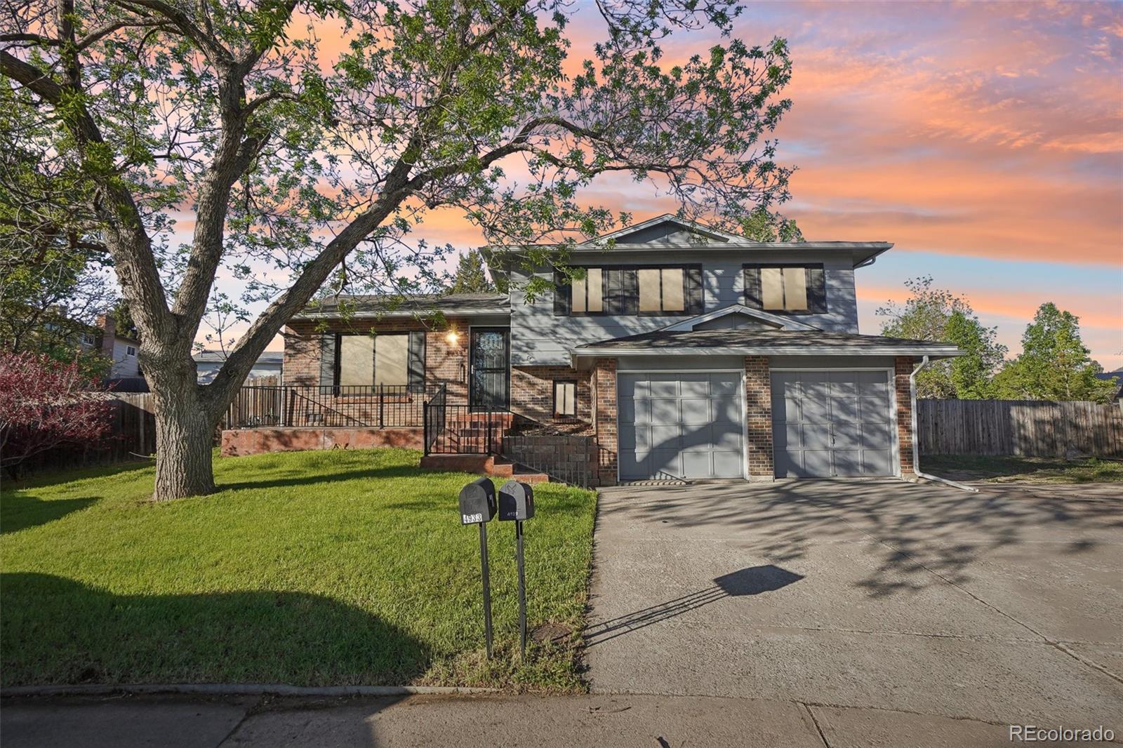 4933 S Xenon Court, morrison MLS: 9633691 Beds: 3 Baths: 3 Price: $599,900