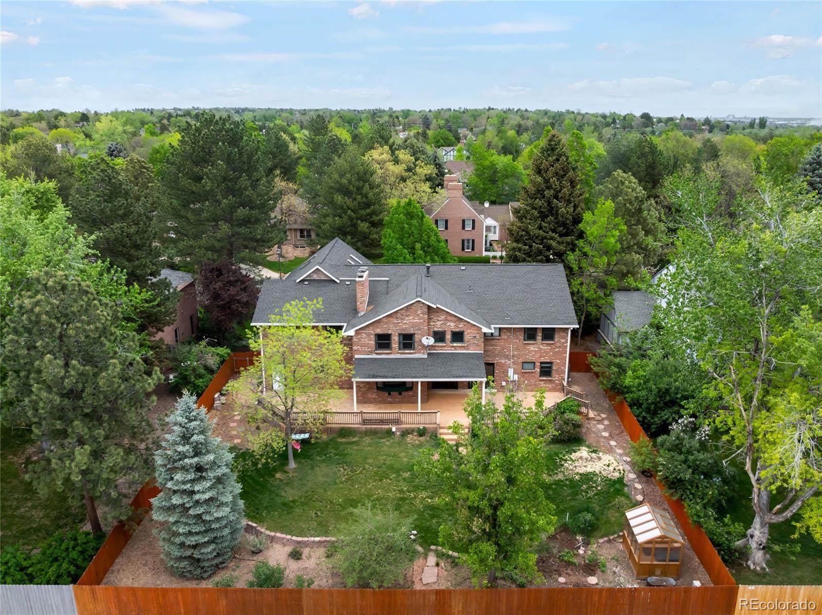 4398 w lake circle, Littleton sold home. Closed on 2025-10-10 for $1,050,000.