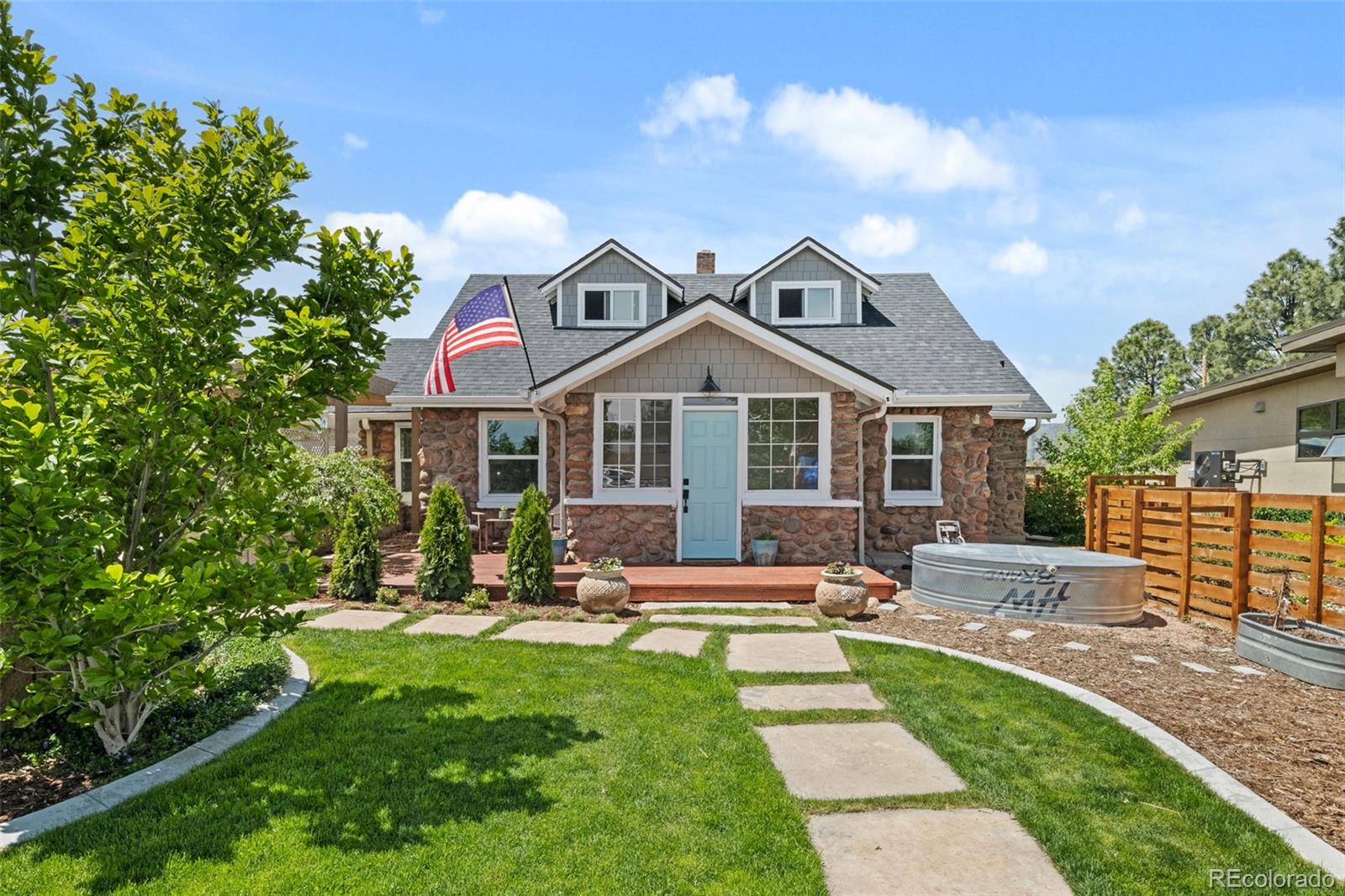 895  Nile Court, golden MLS: 8884926 Beds: 3 Baths: 2 Price: $725,000