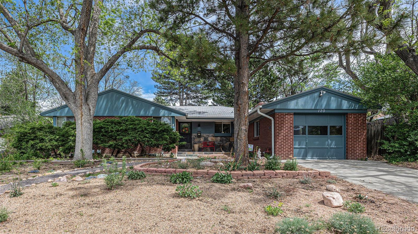 120  Field Street, lakewood MLS: 9376297 Beds: 5 Baths: 2 Price: $599,900