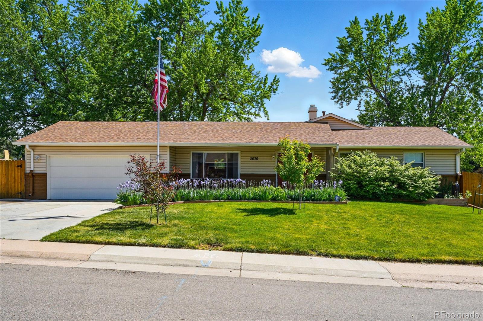 3570 E Arapahoe Place, centennial MLS: 1934362 Beds: 4 Baths: 3 Price: $780,000