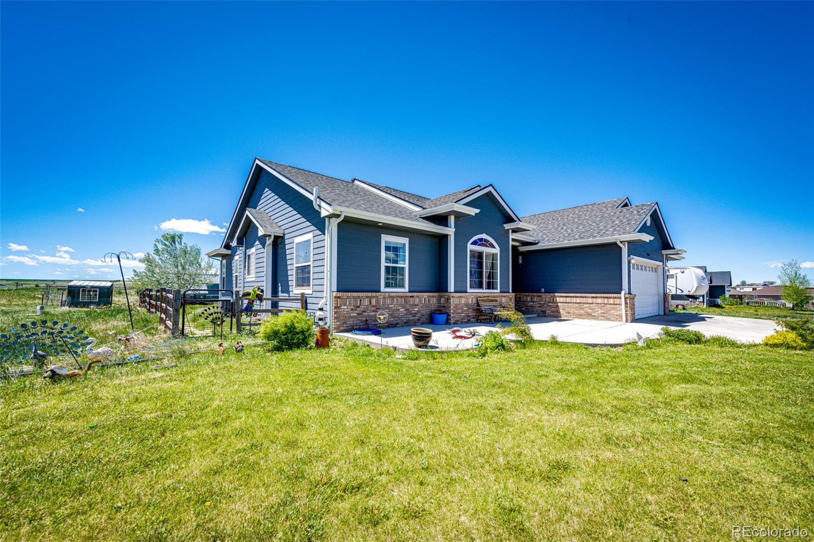  Strasburg Home | MLS #: 767560859466 E Commanche Way, Strasburg Beds: 3 Baths: 3 Price: $700,000