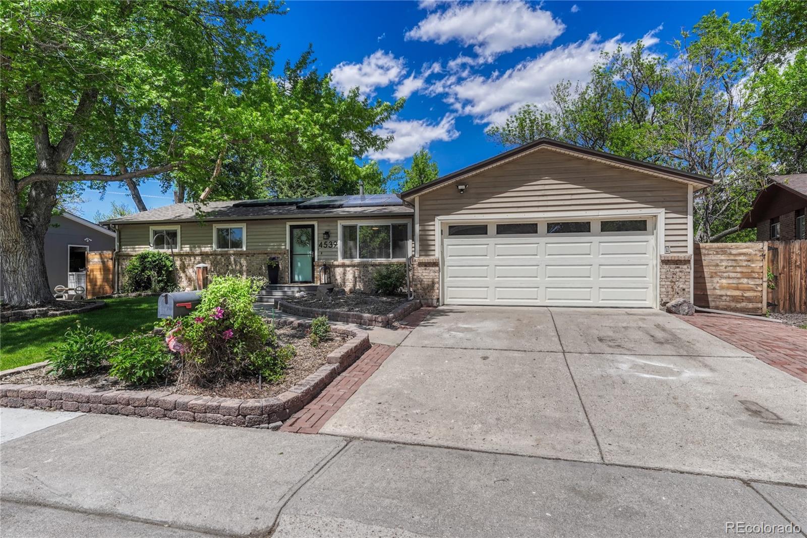 4539 E Caley Place, centennial MLS: 5578317 Beds: 5 Baths: 3 Price: $629,900