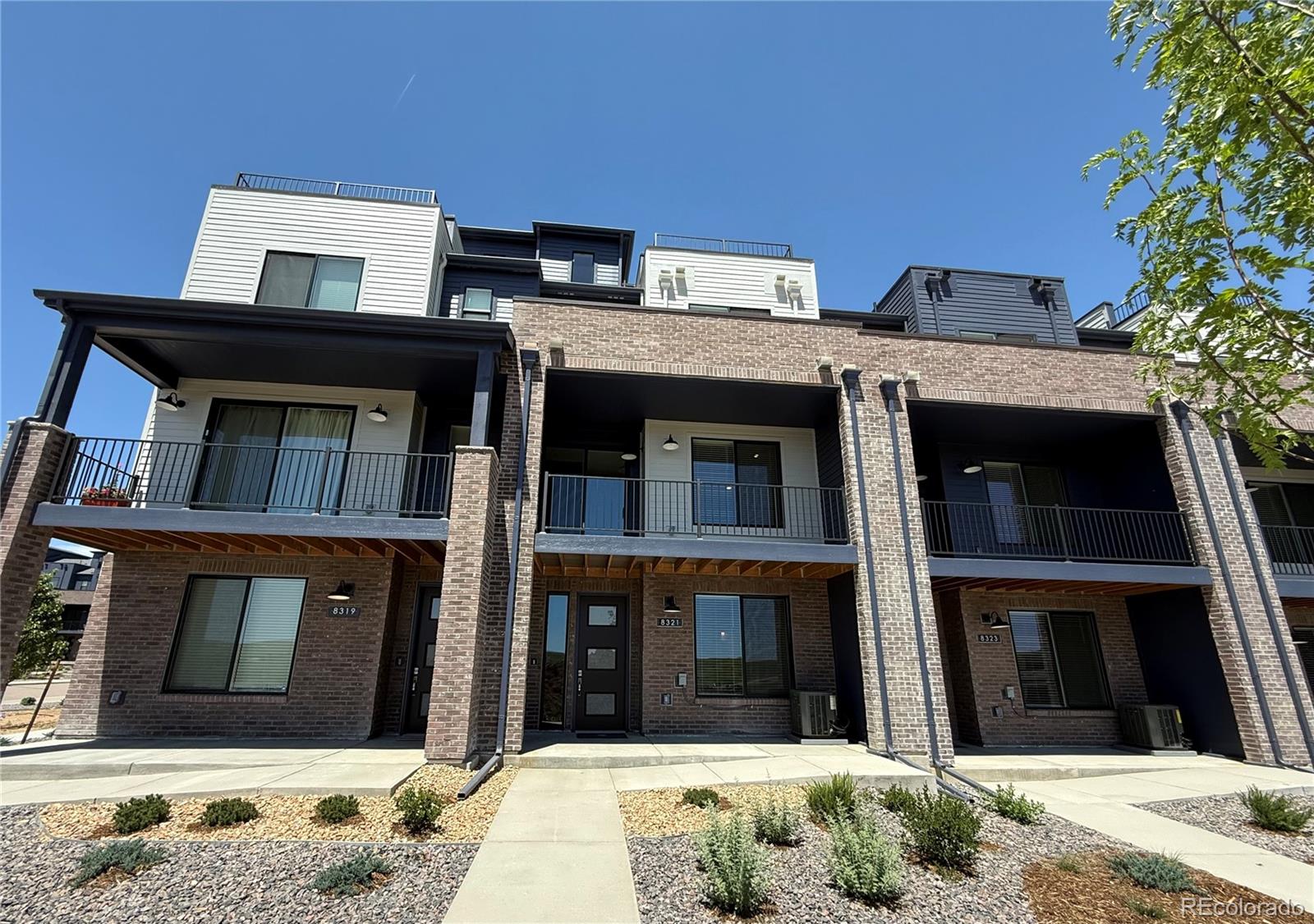 8321  Mount Kataka Street, littleton MLS: 8795444 Beds: 3 Baths: 4 Price: $634,990