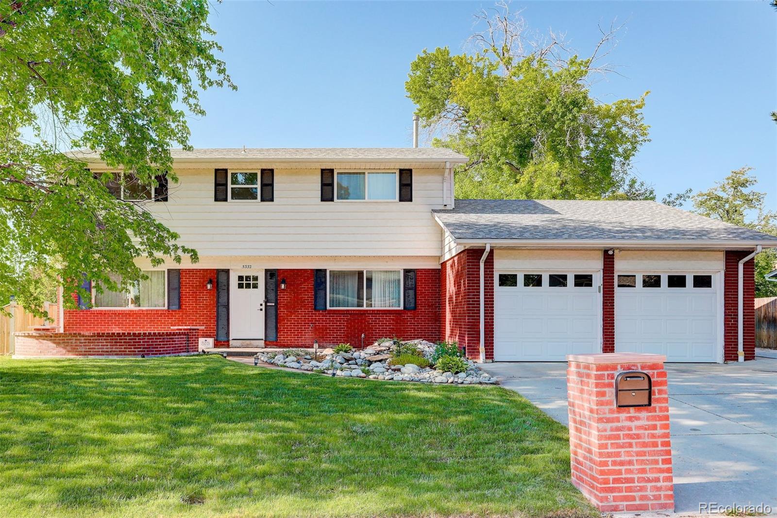 Columbine Knolls South Littleton Home | MLS #: 30482465332 W Roxbury Place, Littleton Beds: 4 Baths: 4 Price: $775,000