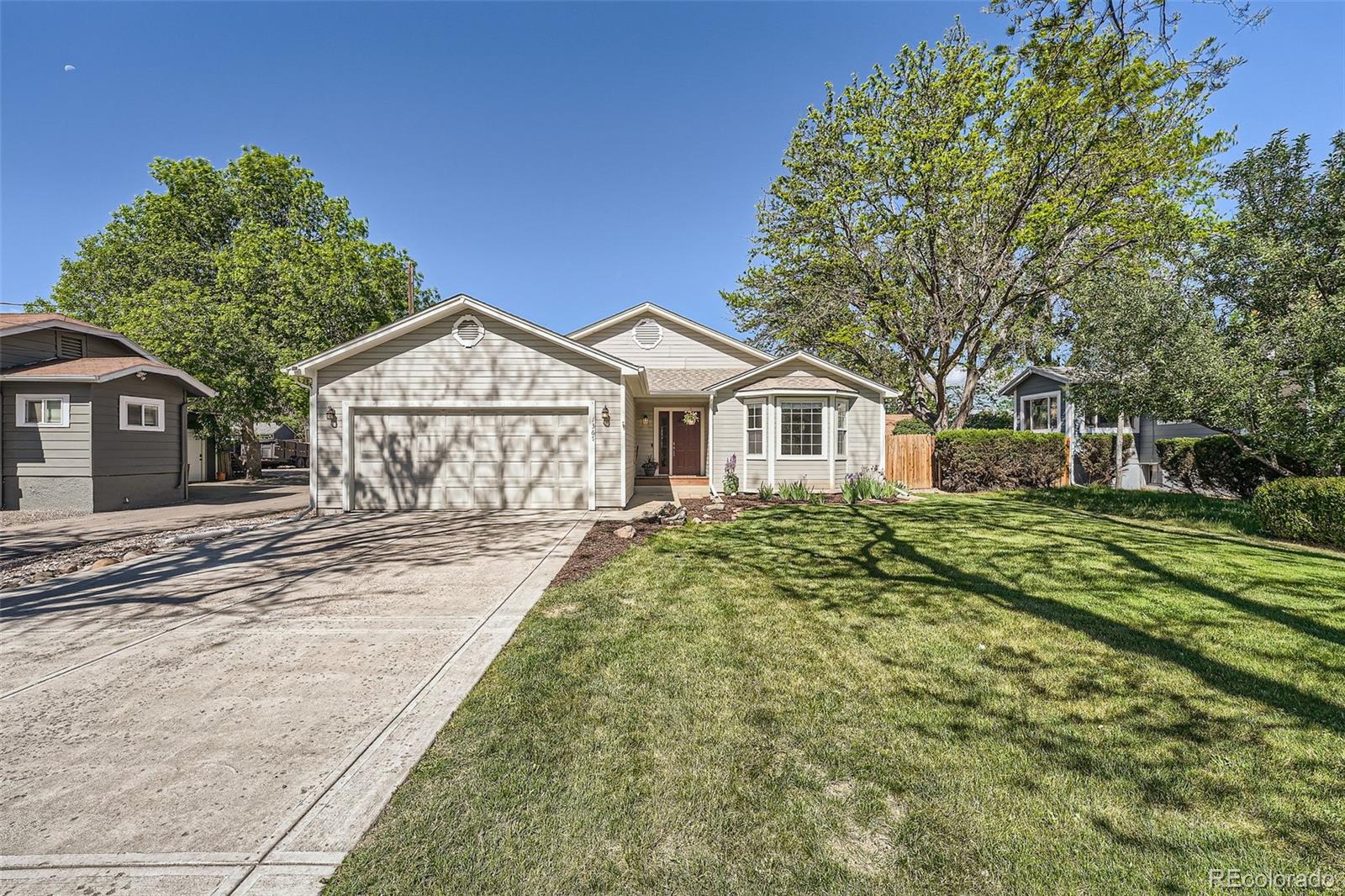 1367  Teller Street, lakewood MLS: 8319790 Beds: 3 Baths: 2 Price: $589,500