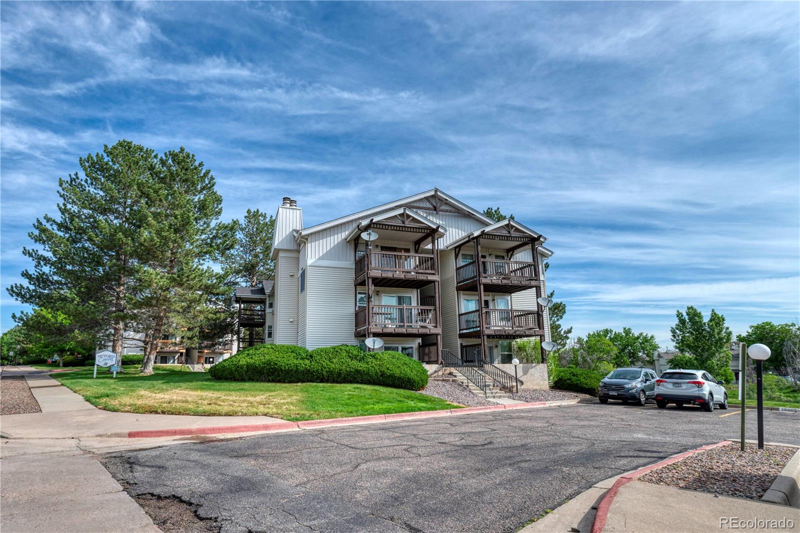 Victoria Crossing Aurora Condo / Townhome | MLS #: 295805417595 E Mansfield Avenue 1331L, Aurora Beds: 1 Baths: 1 Price: $219,000