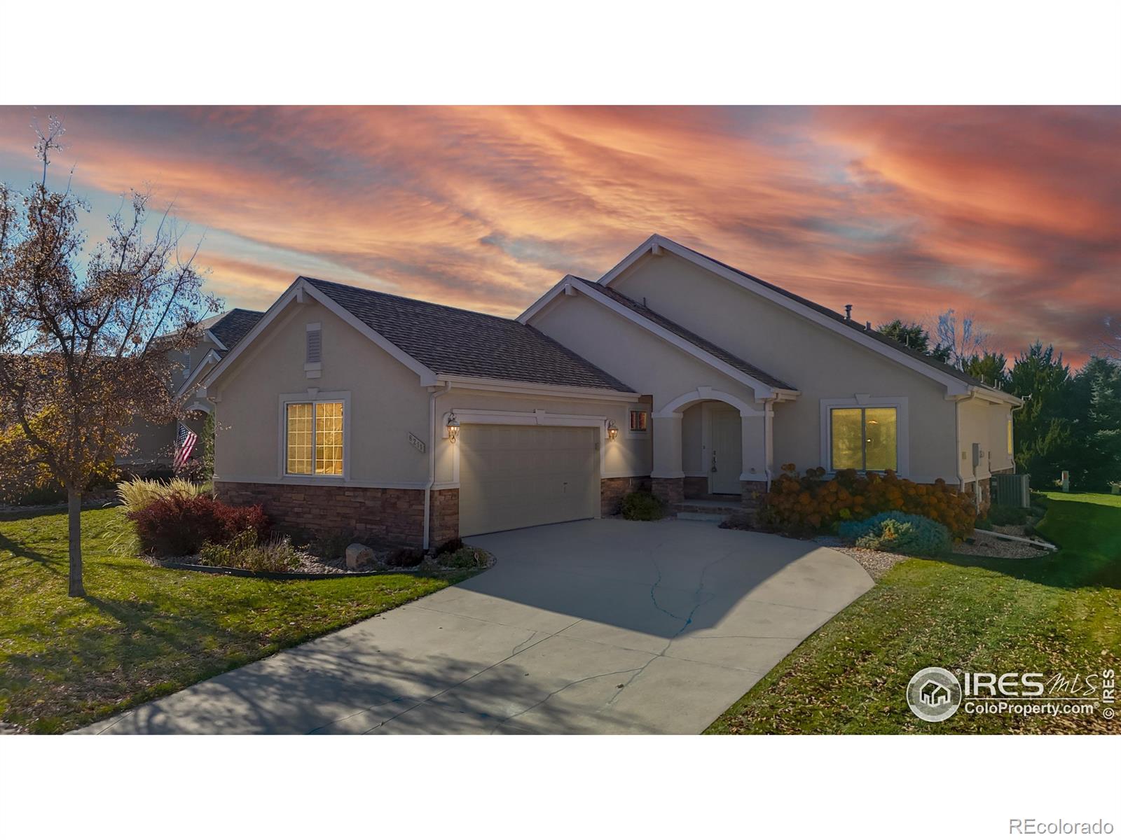 8211  Lighthouse Ln Ct, windsor MLS: 4567891034765 Beds: 3 Baths: 2 Price: $550,000
