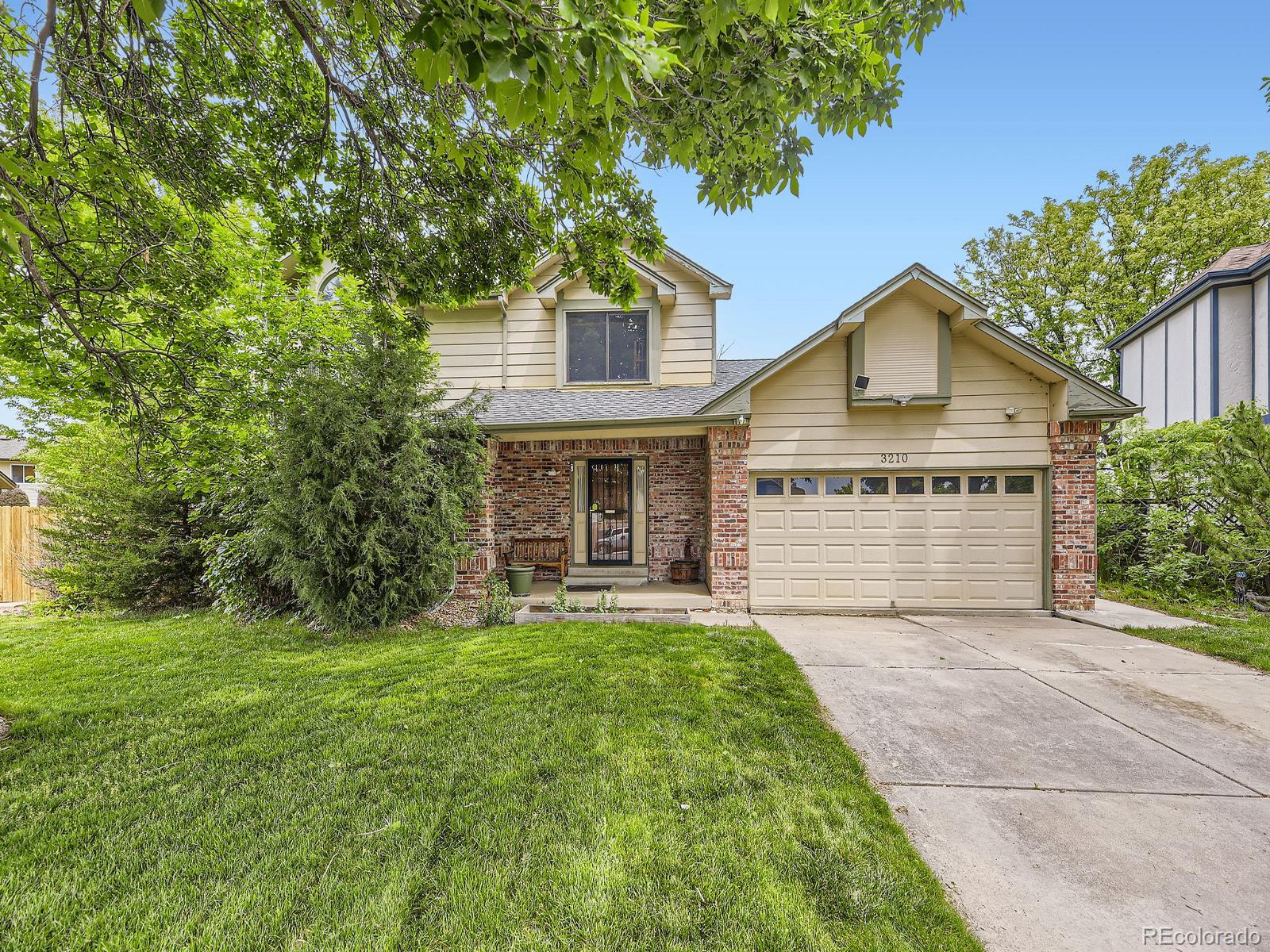 Seven Lakes Aurora Home | MLS #: 52045363210 S Espana Circle, Aurora Beds: 3 Baths: 3 Price: $490,000
