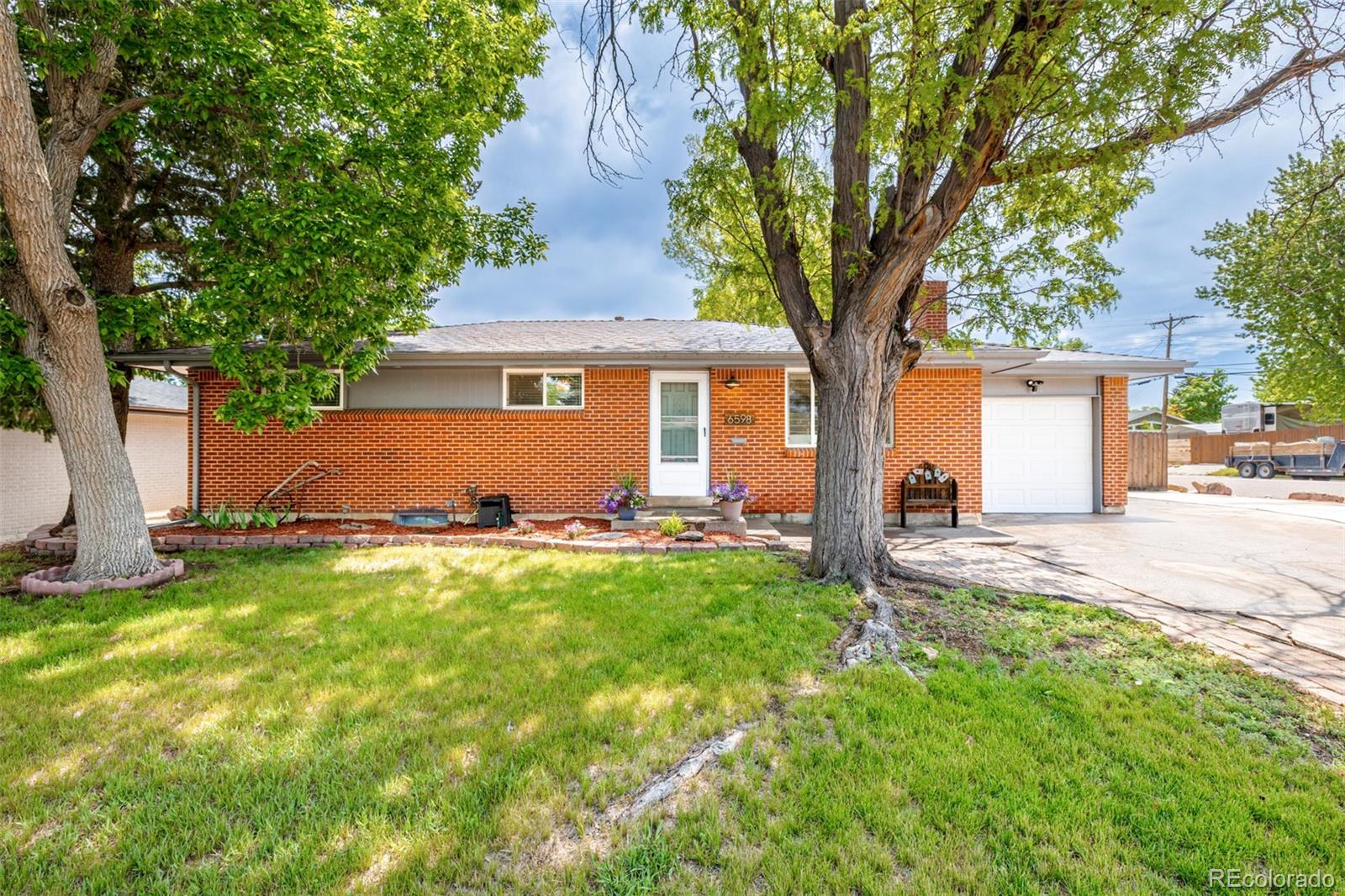 Broadway Estates Centennial Home | MLS #: 69836406598 S Logan Street, Centennial Beds: 5 Baths: 2 Price: $579,000
