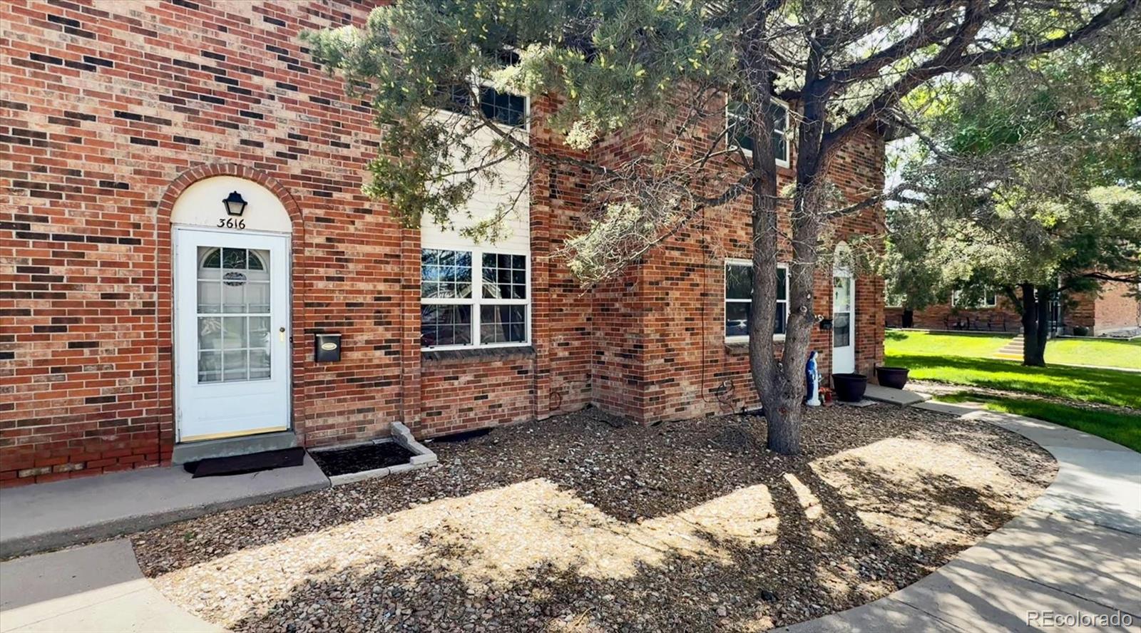 Mark Denver Condo / Townhome | MLS #: 93603393616 W Radcliff Avenue , Denver Beds: 3 Baths: 2 Price: $299,000