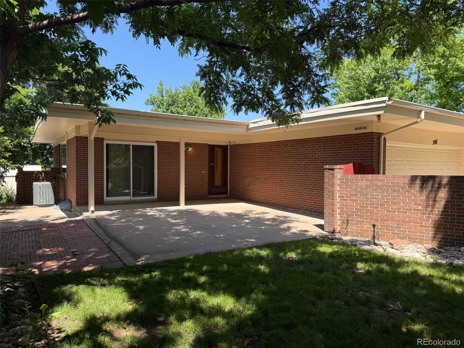 707 W Briarwood Avenue, littleton MLS: 5087231 Beds: 4 Baths: 4 Price: $489,902