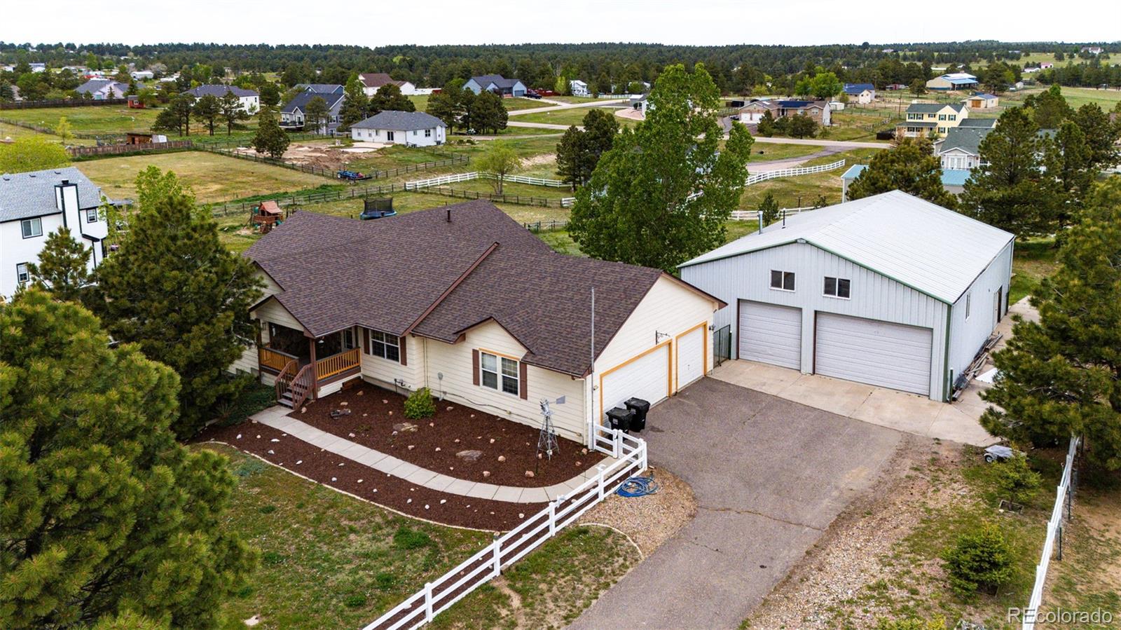 5685  Columbine Ridge Road, elizabeth MLS: 2004941 Beds: 3 Baths: 3 Price: $749,900