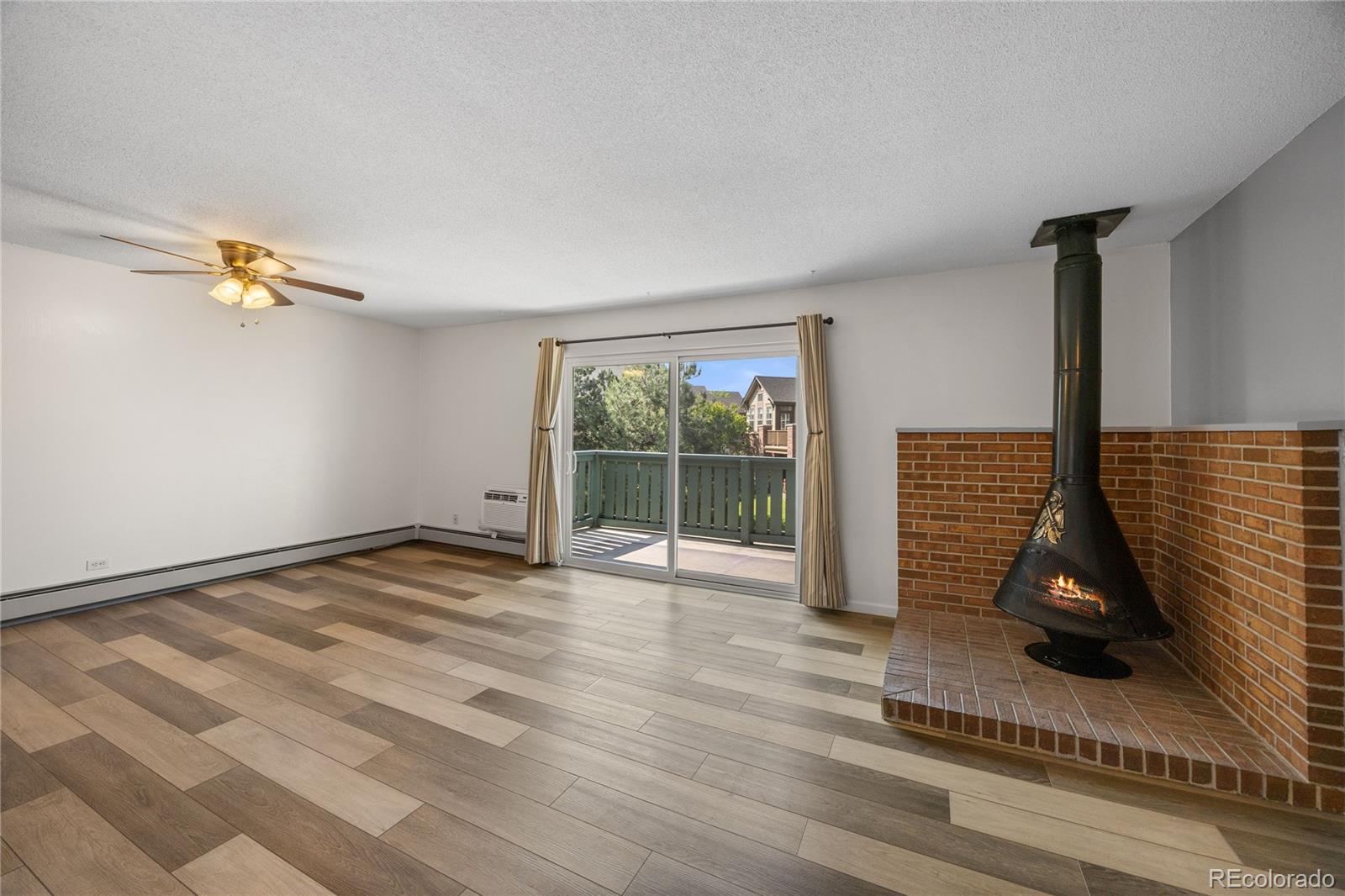 Brookshire Downs Aurora Condo / Townhome | MLS #: 43517282150 S Vaughn Way 302D, Aurora Beds: 1 Baths: 1 Price: $170,000