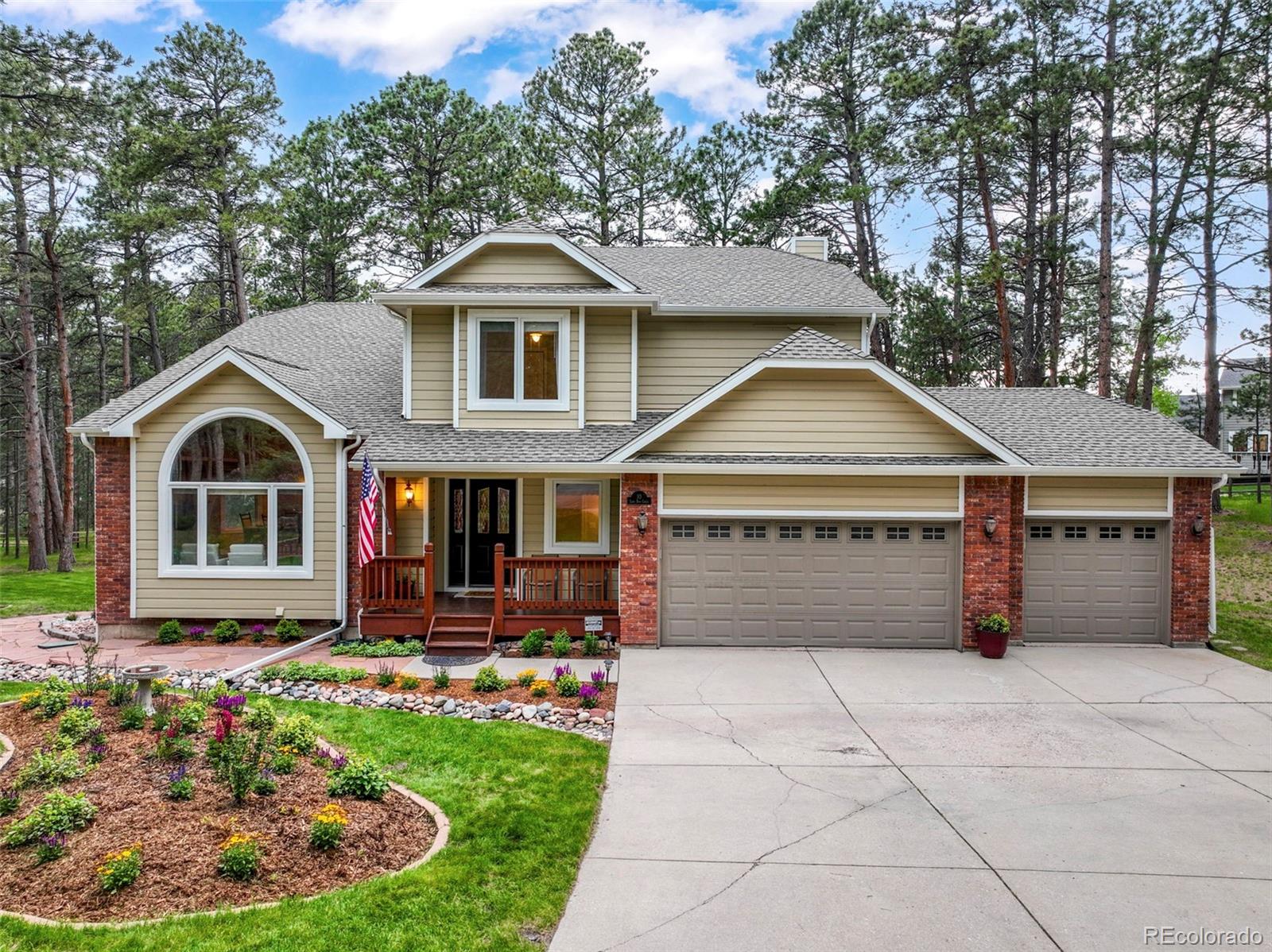 10 long bow circle, Monument sold home. Closed on 2025-10-02 for $860,000.