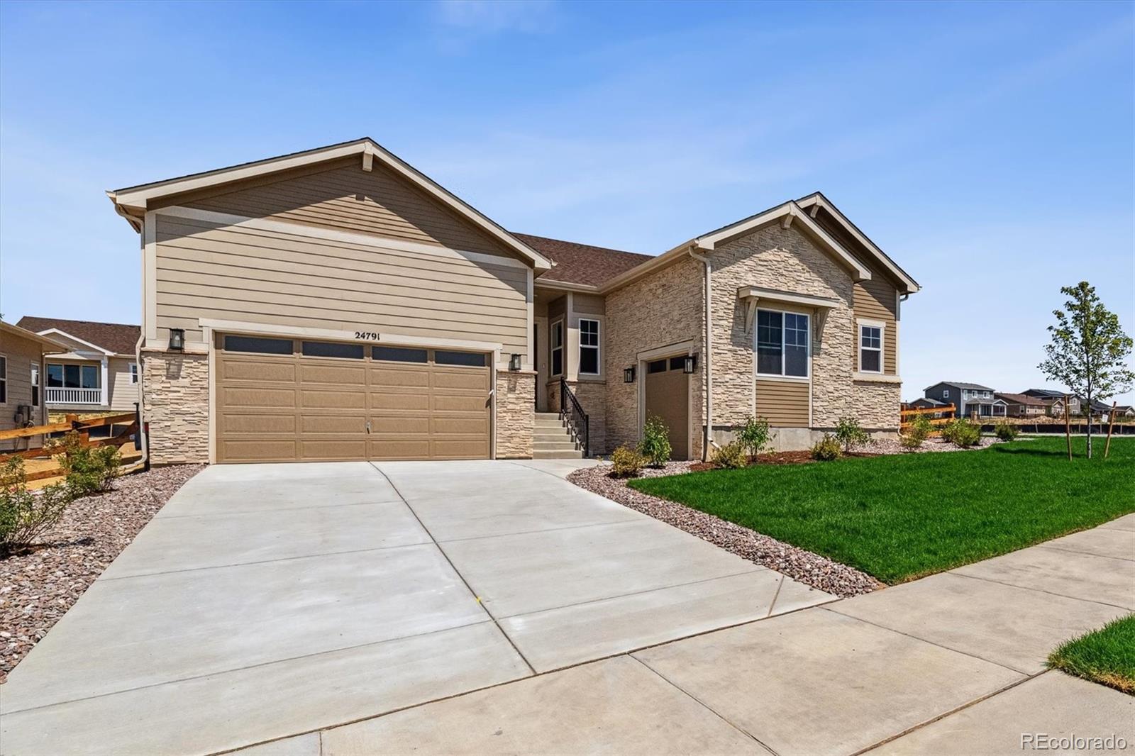 Aurora Highlands Aurora Home | MLS #: 377905124791 E 38th Avenue, Aurora Beds: 5 Baths: 4 Price: $874,950
