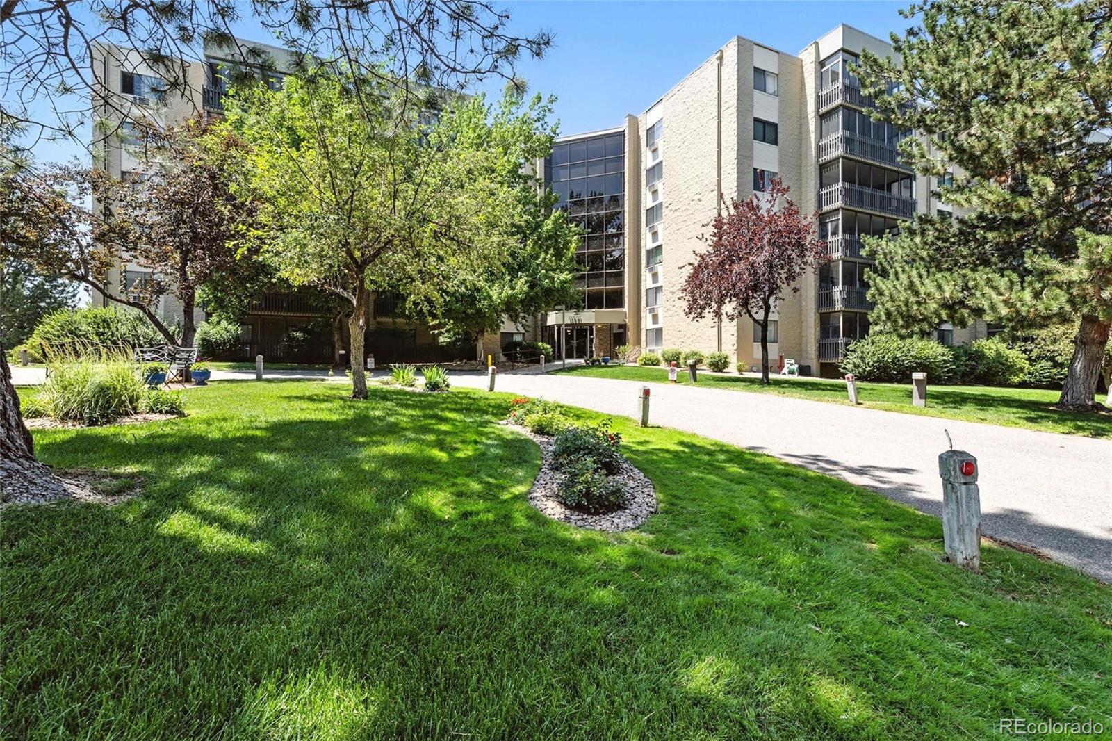 Heather Gardens Aurora Condo / Townhome | MLS #: 367567513601 E Marina Drive 508, Aurora Beds: 2 Baths: 2 Price: $195,000
