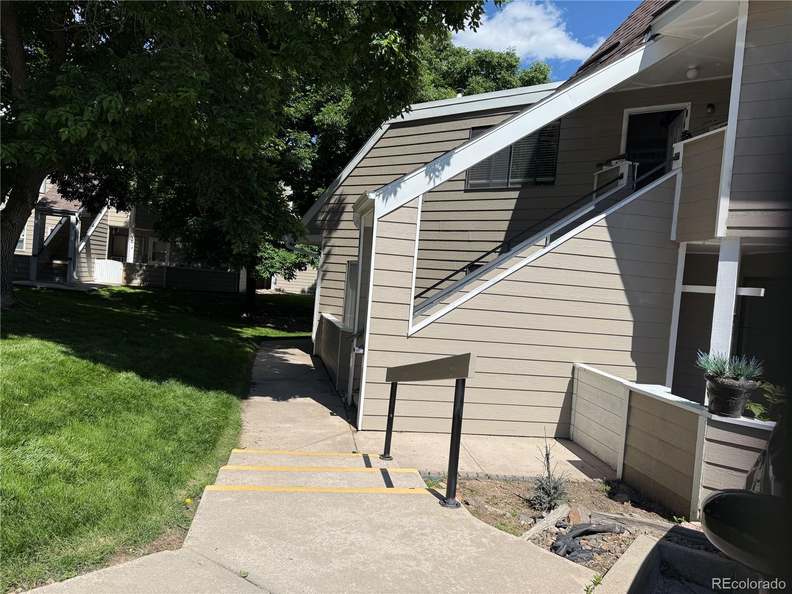 Nevada Place Lakewood Condo / Townhome | MLS #: 925175612478 W Nevada Place 207, Lakewood Beds: 1 Baths: 1 Price: $185,000