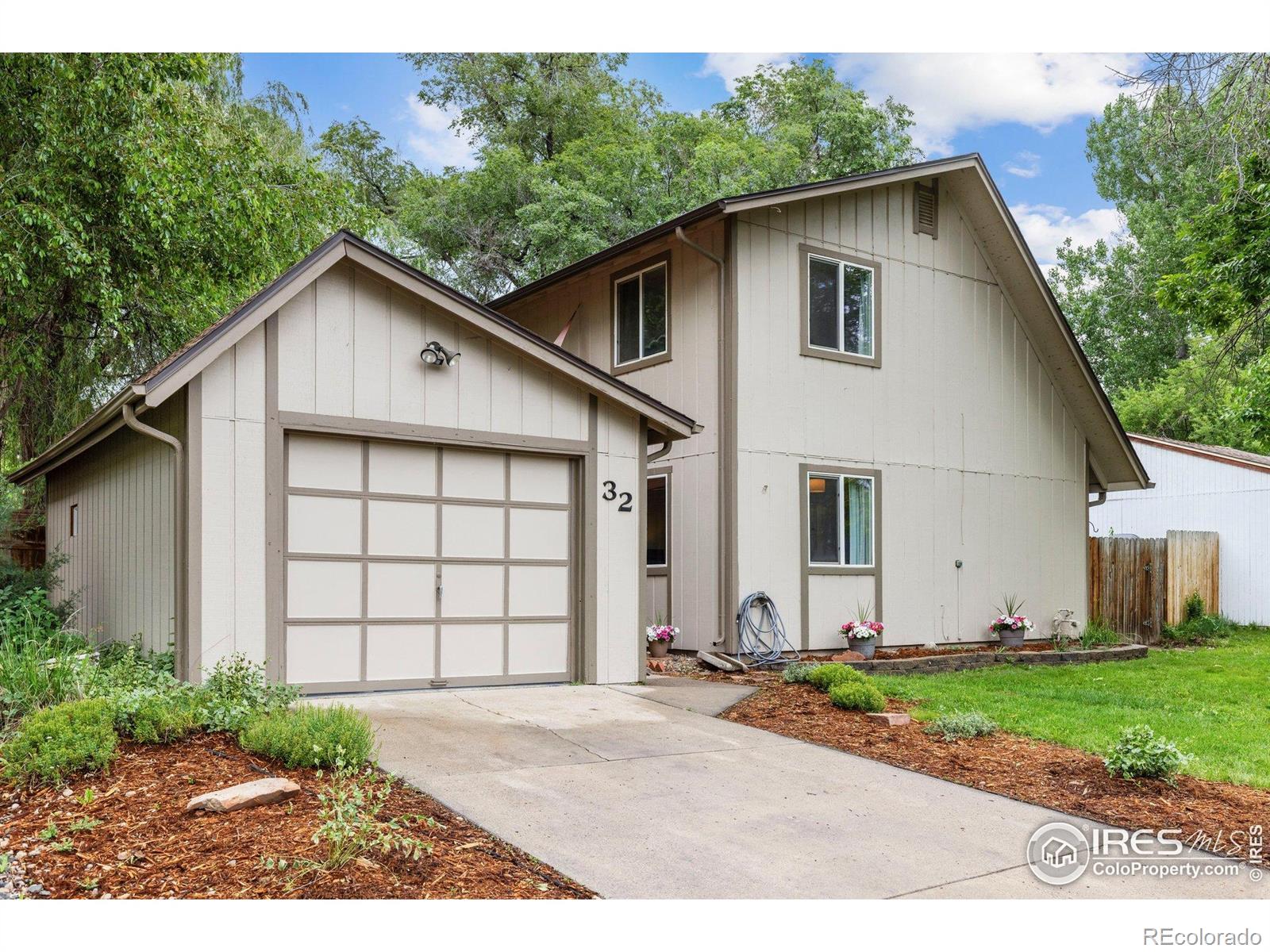 32  Powder Horn Place, longmont MLS: 4567891036482 Beds: 4 Baths: 2 Price: $515,000